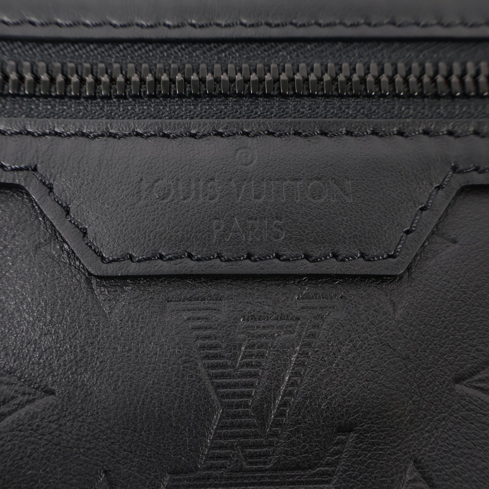 LOUIS VUITTON Monogram Shadow Flat Messenger Bag肩背袋