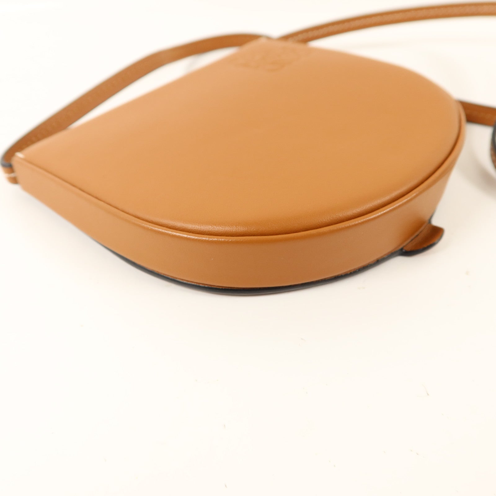 LOEWE 牛皮皮革Heel Pouch Small肩背袋