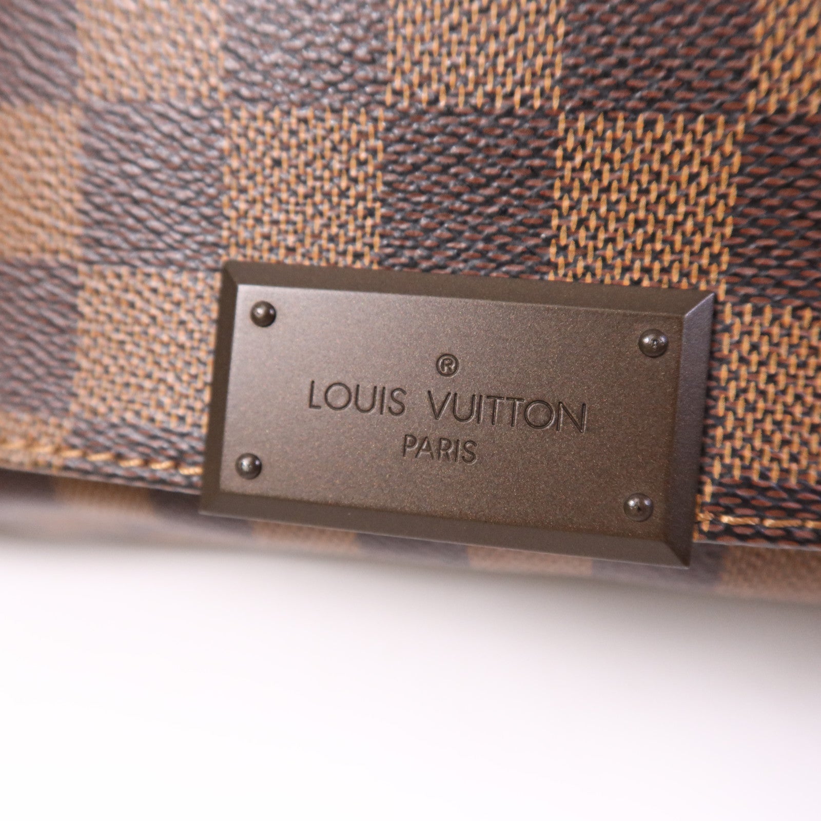 LOUIS VUITTON Damier District PM肩背袋