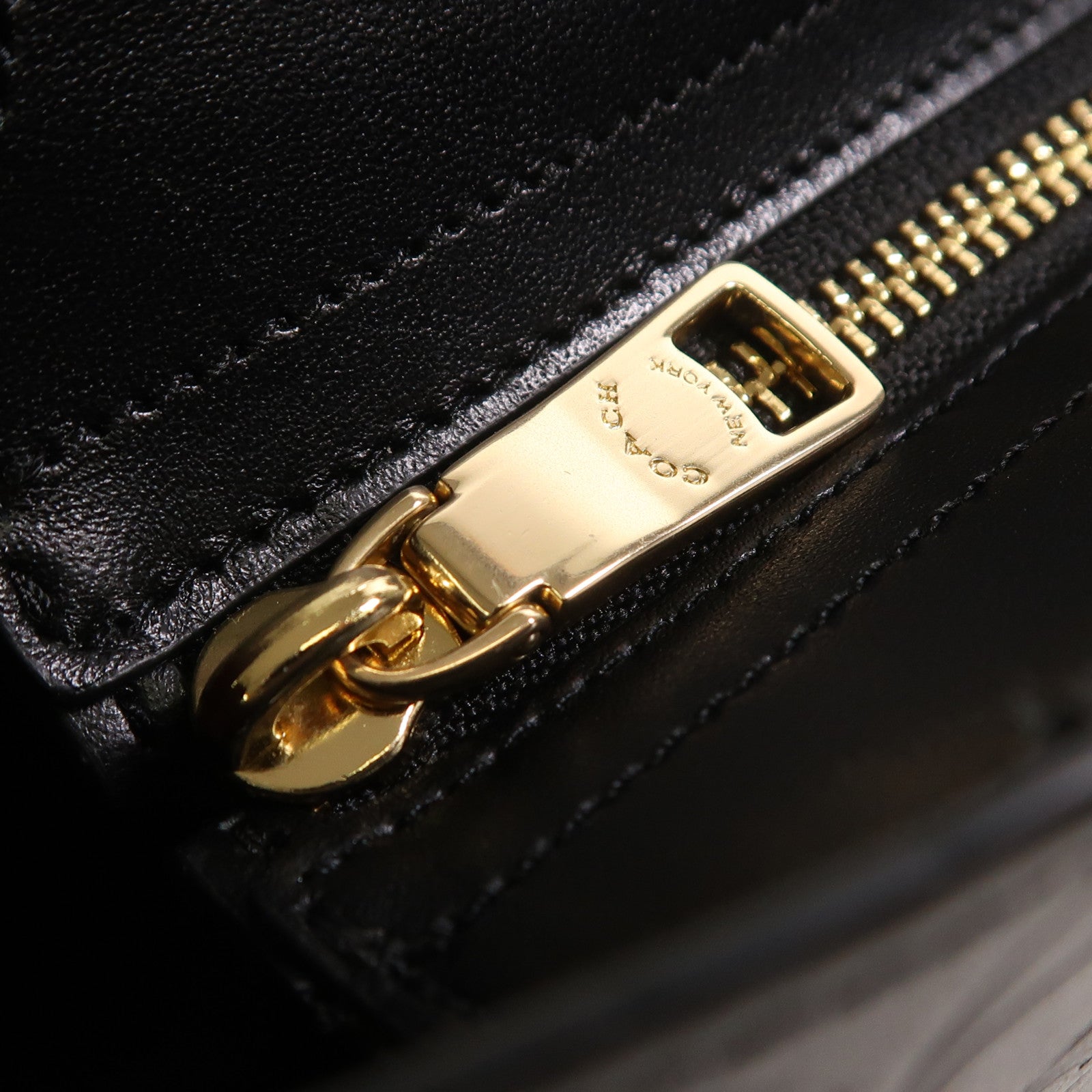 COACH 牛皮皮革Central Tote金扣肩背袋