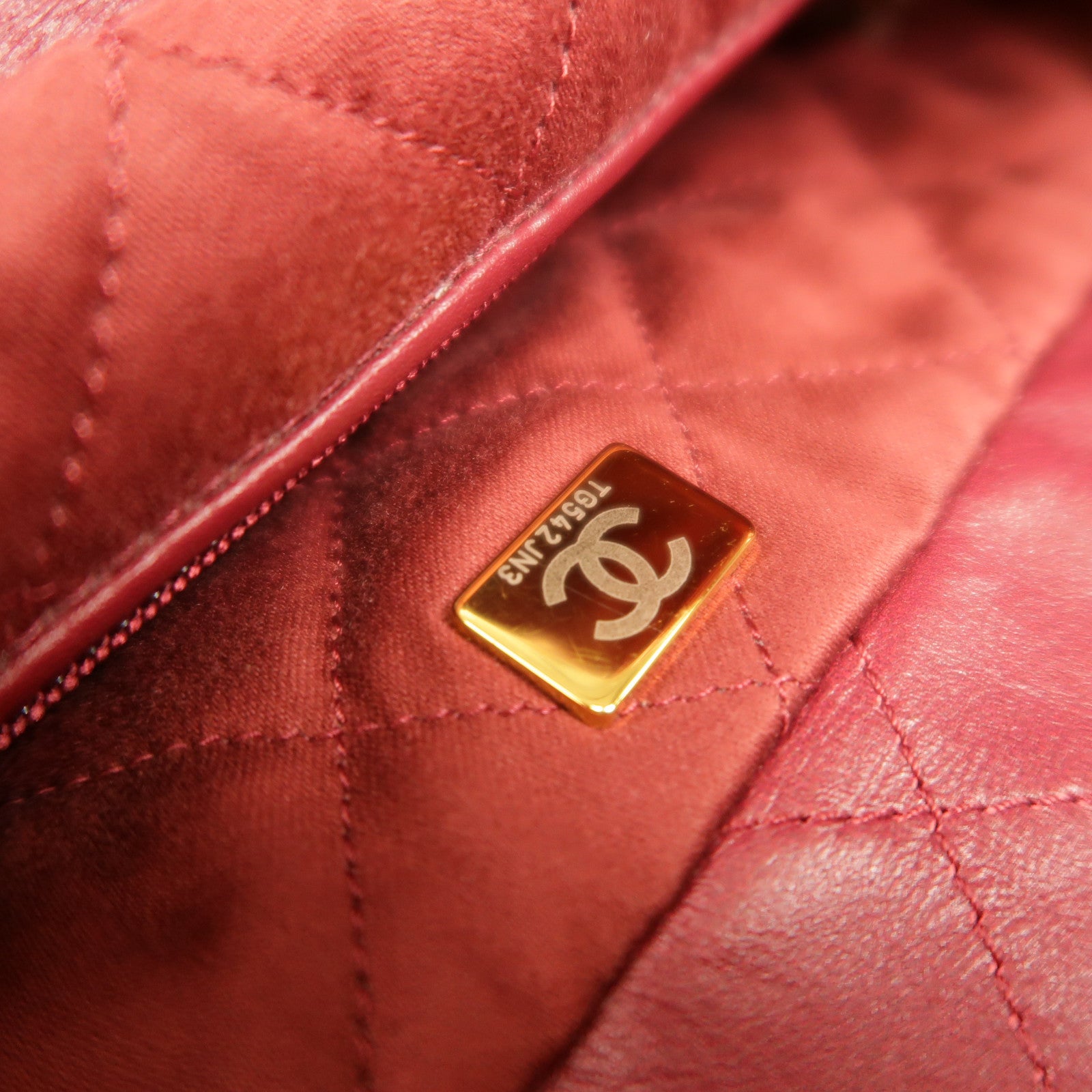 CHANEL 羊皮皮革Chanel 22金扣肩背袋