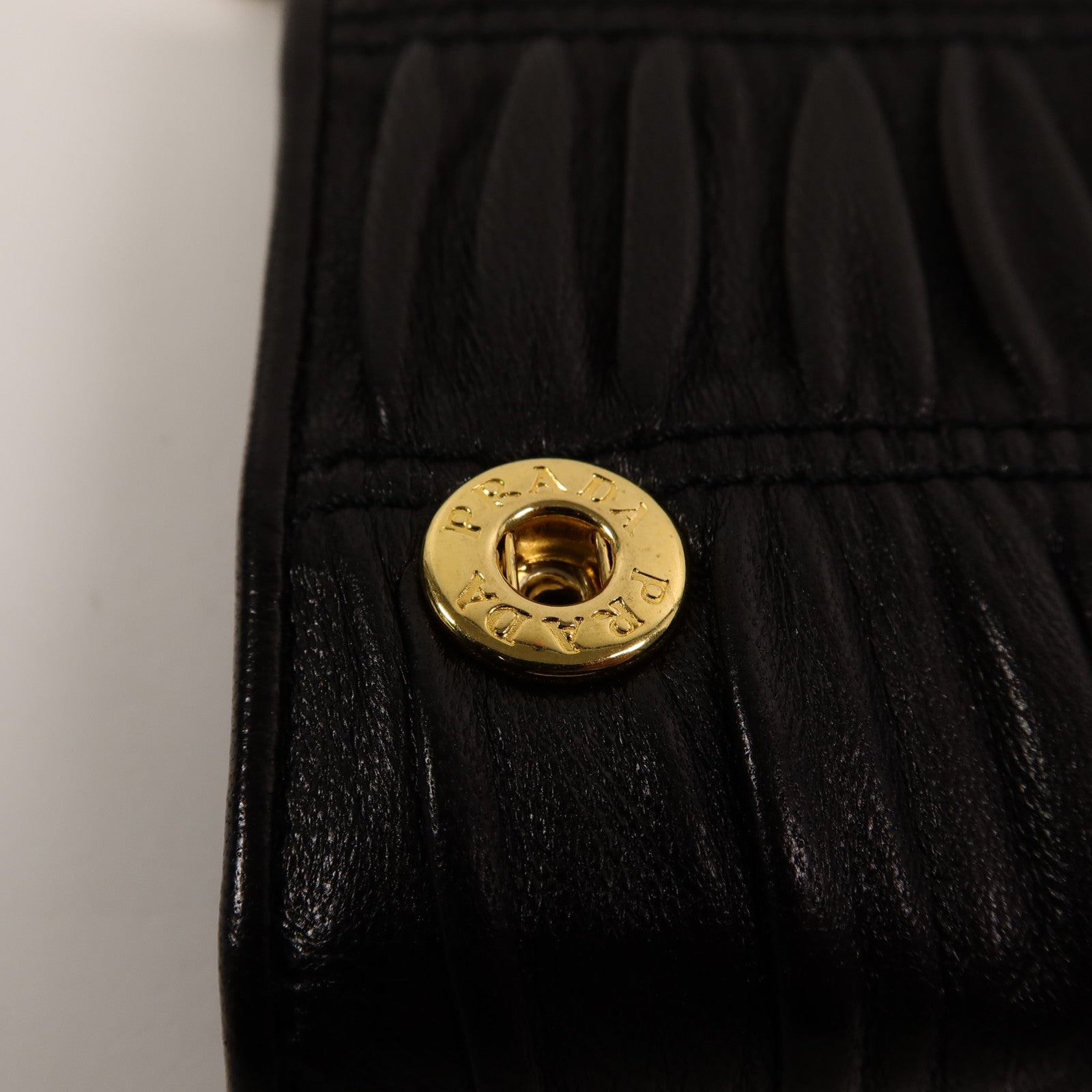 PRADA 牛皮皮革Wallet On Chain鏈帶肩背袋