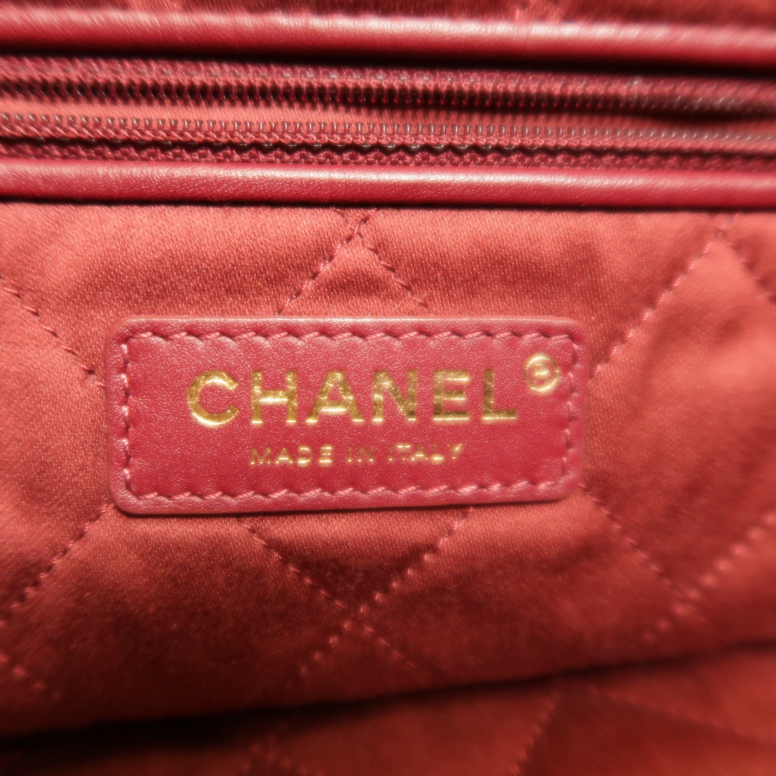 CHANEL 羊皮皮革Chanel 22金扣肩背袋