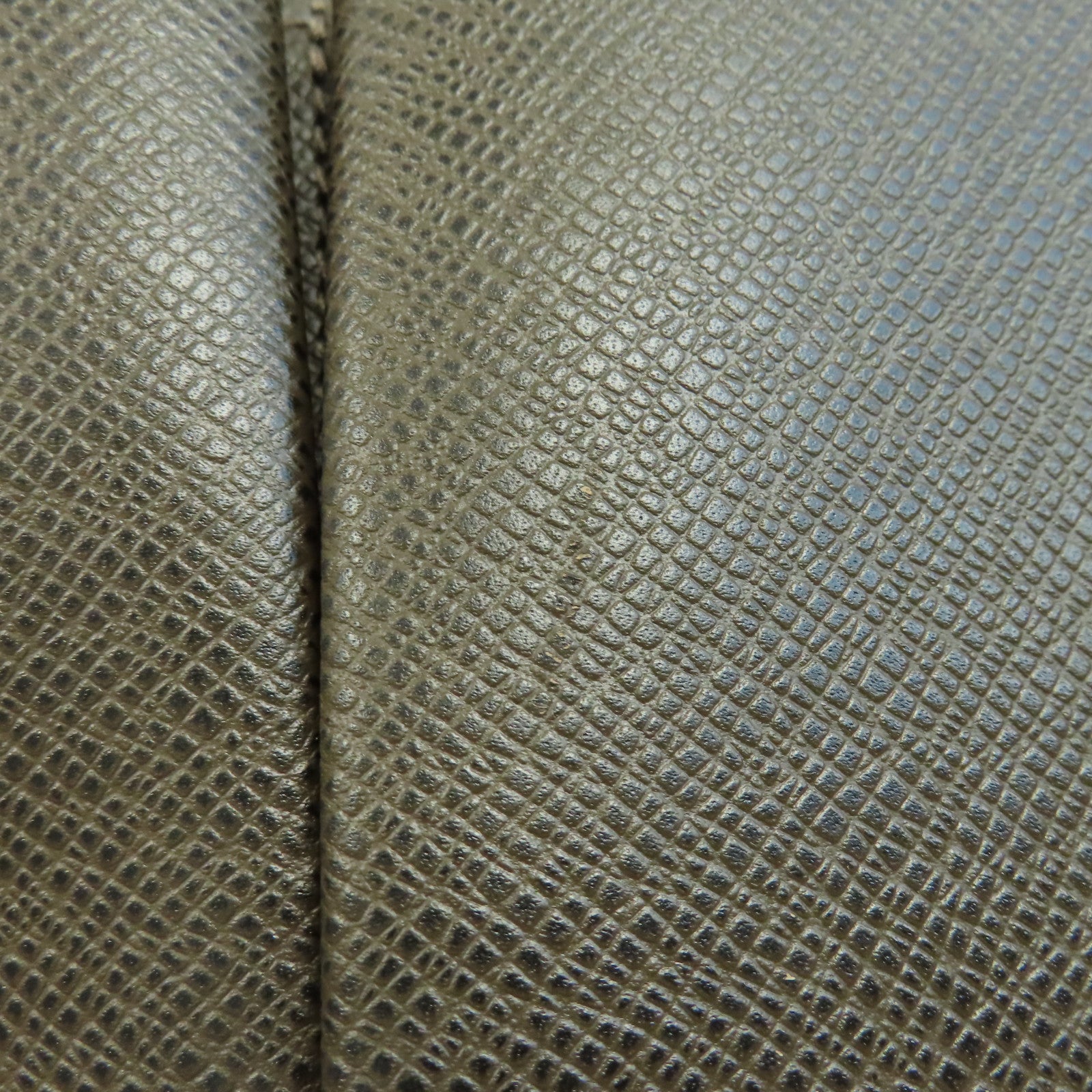 LOUIS VUITTON 牛皮皮革Alexei Taiga Messanger Bag銀扣肩背袋啡色