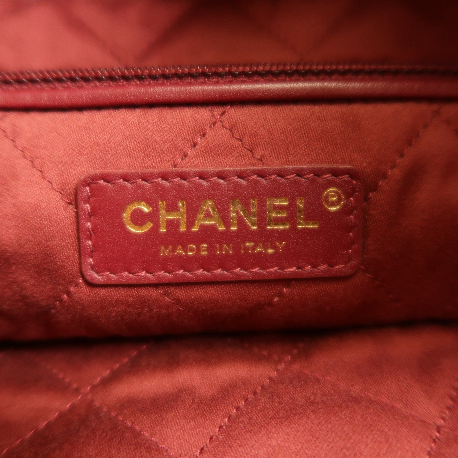 CHANEL 羊皮皮革Chanel 22金扣肩背袋