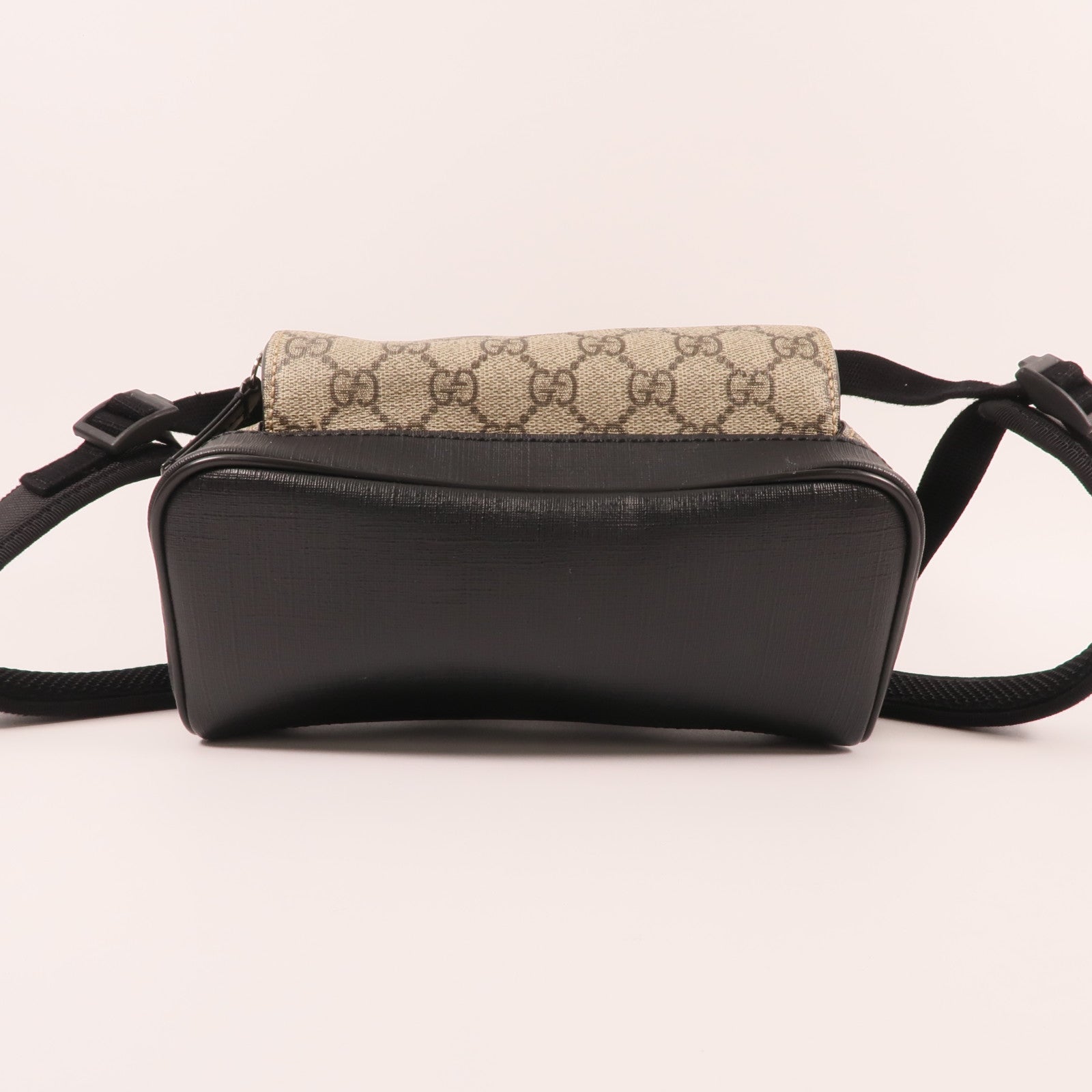 GUCCI 塗層帆布GG Supreme Backpack銀扣背包
