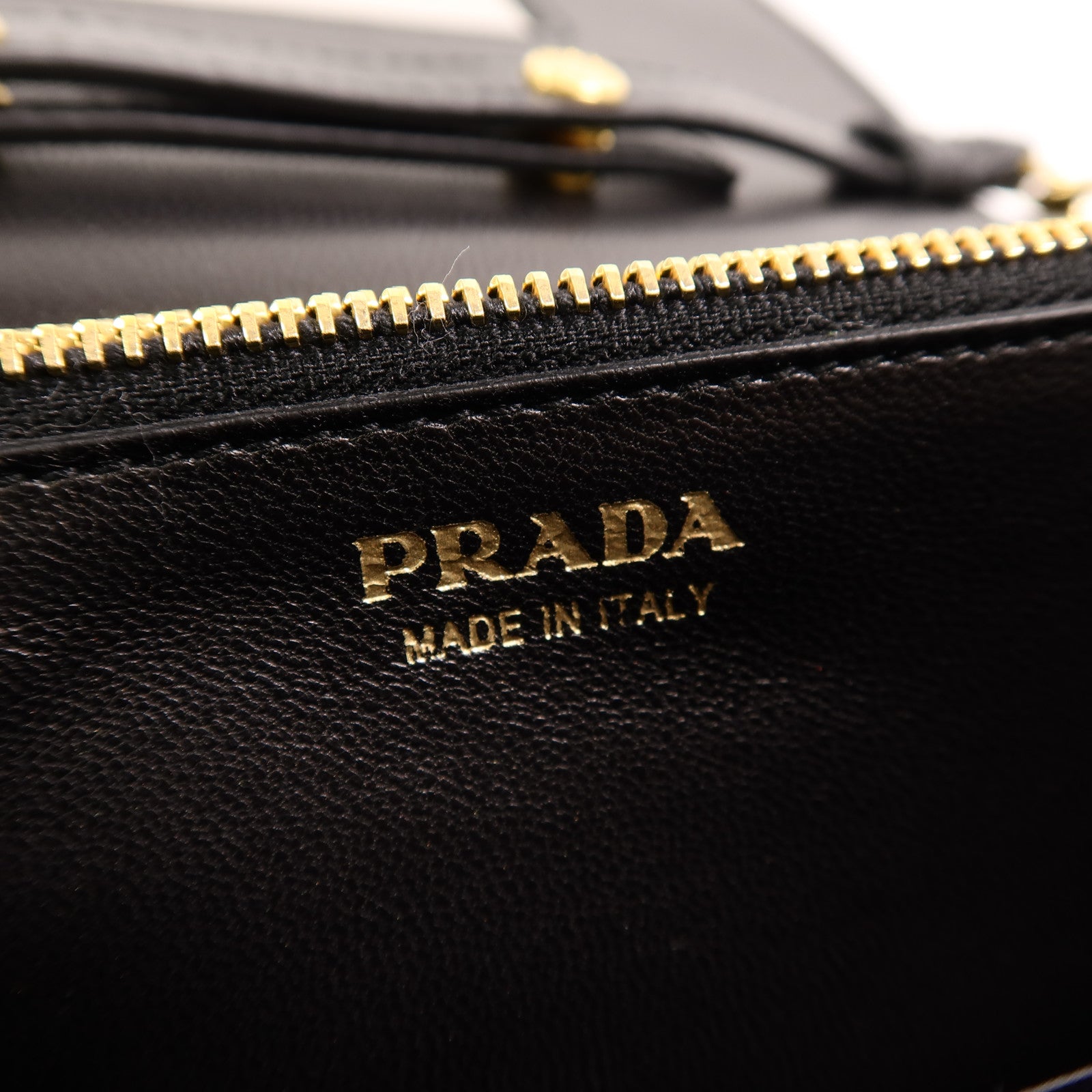 PRADA 牛皮皮革Wallet On Chain鏈帶肩背袋
