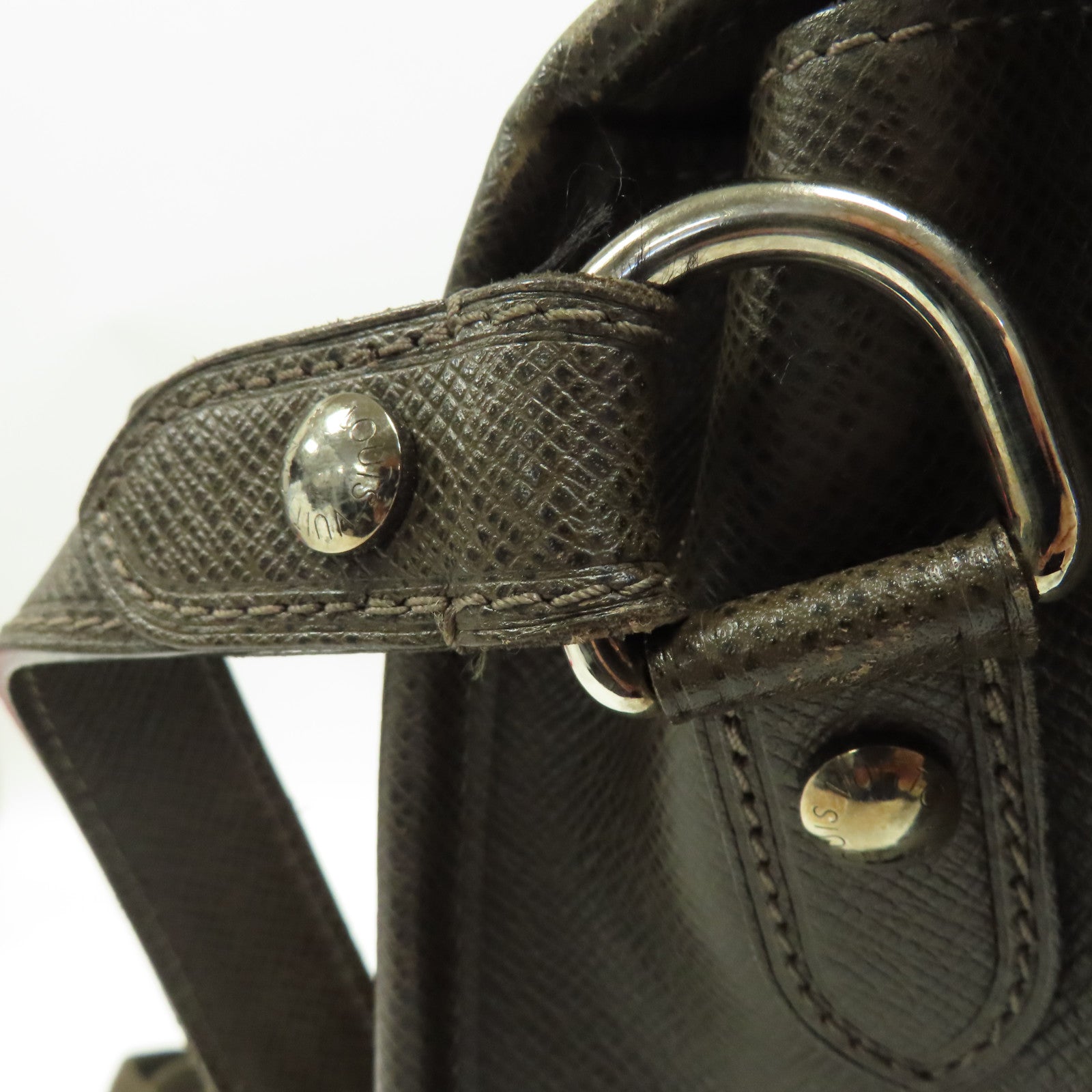 LOUIS VUITTON 牛皮皮革Alexei Taiga Messanger Bag銀扣肩背袋啡色