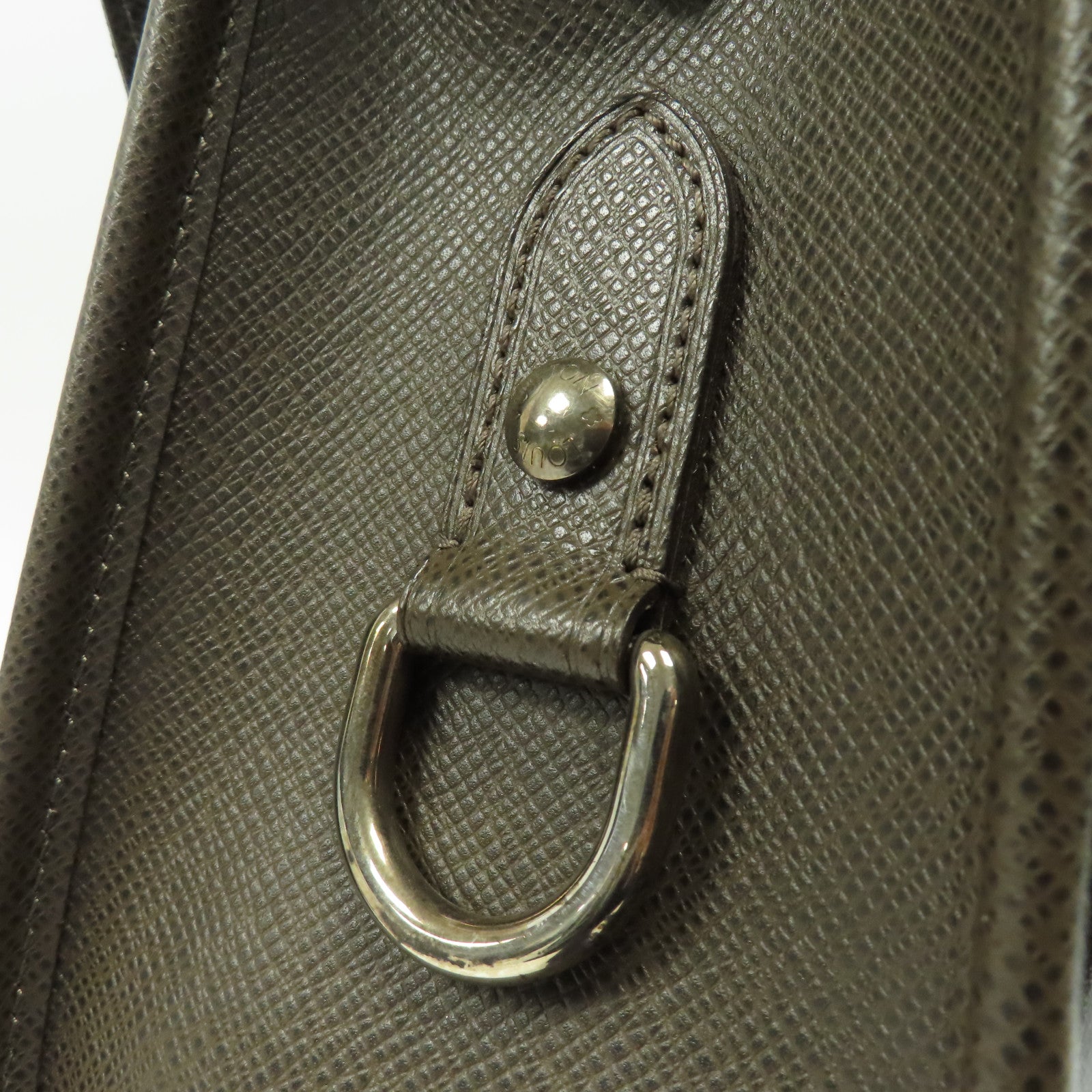 LOUIS VUITTON 牛皮皮革Alexei Taiga Messanger Bag銀扣肩背袋啡色