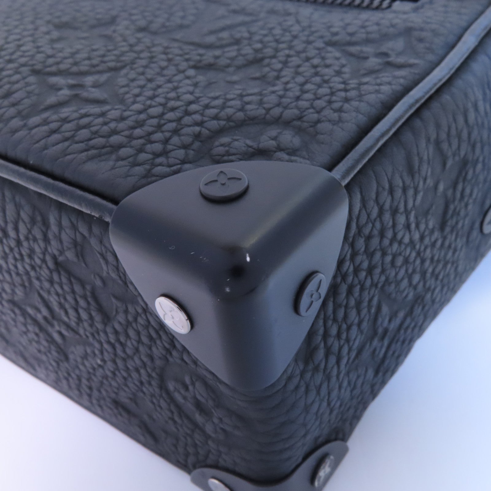 LOUIS VUITTON Monogram Taurillon Mini Soft Trun肩背袋