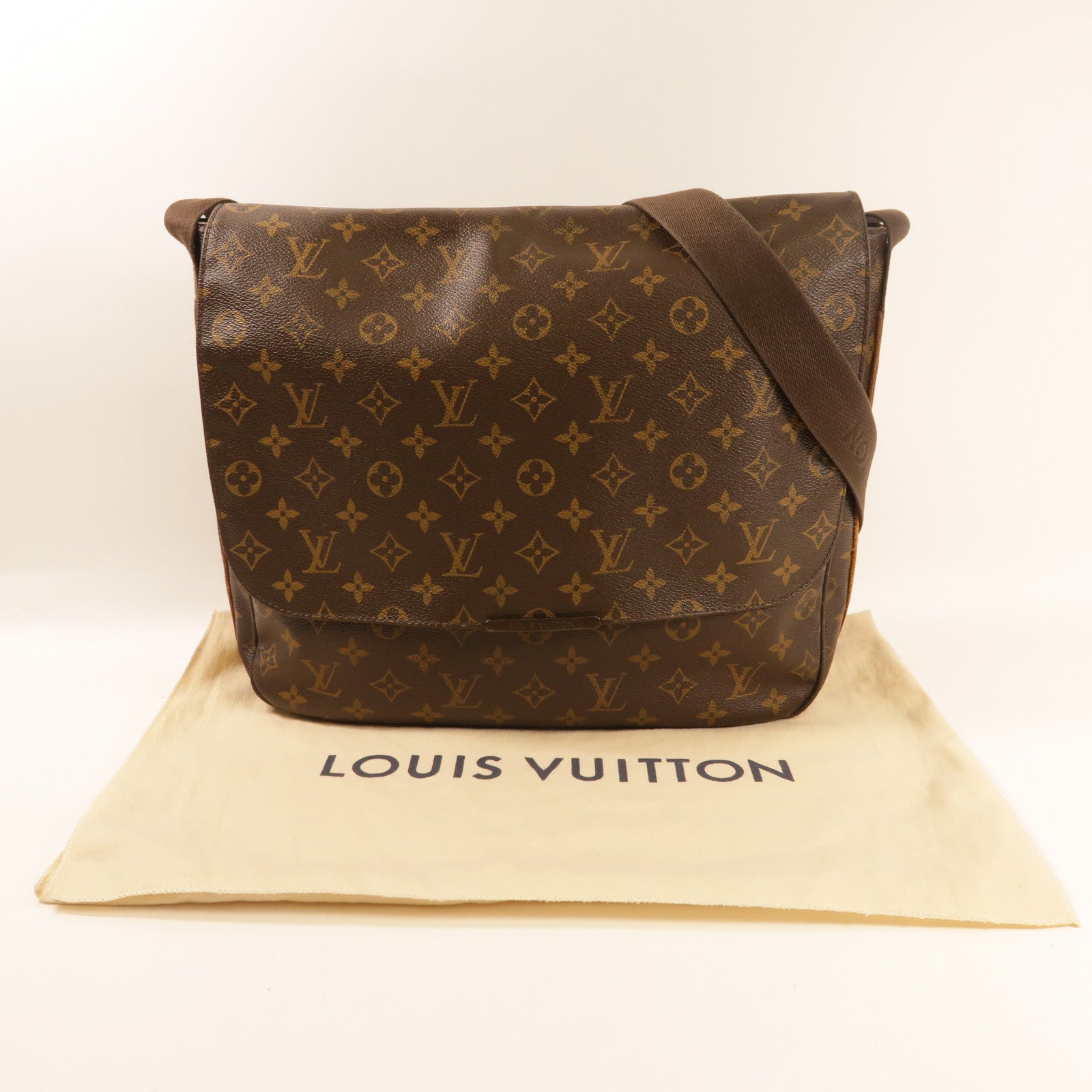 LOUIS VUITTON Monogram Beaubourg MM金扣斜孭袋/肩背袋