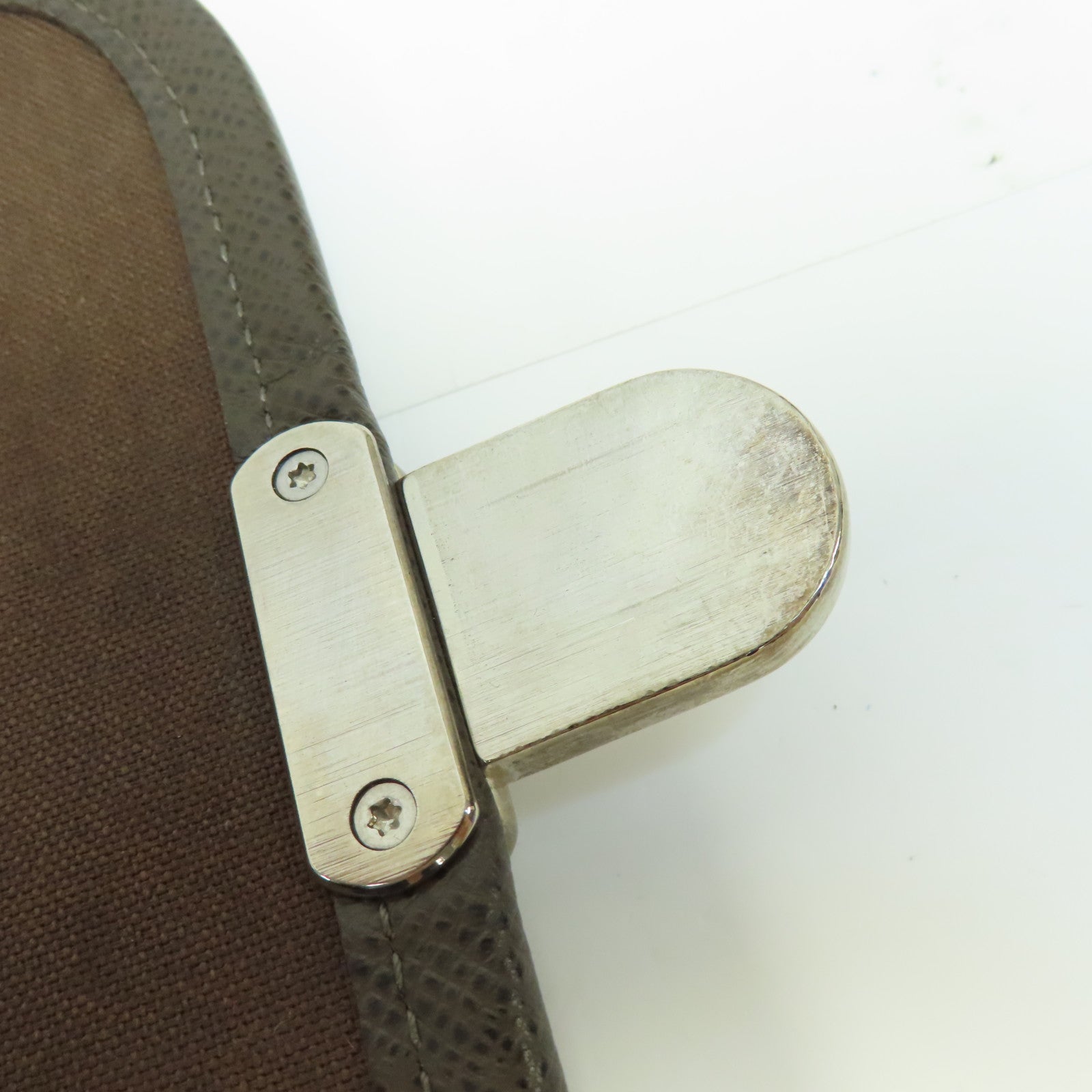 LOUIS VUITTON 牛皮皮革Alexei Taiga Messanger Bag銀扣肩背袋啡色