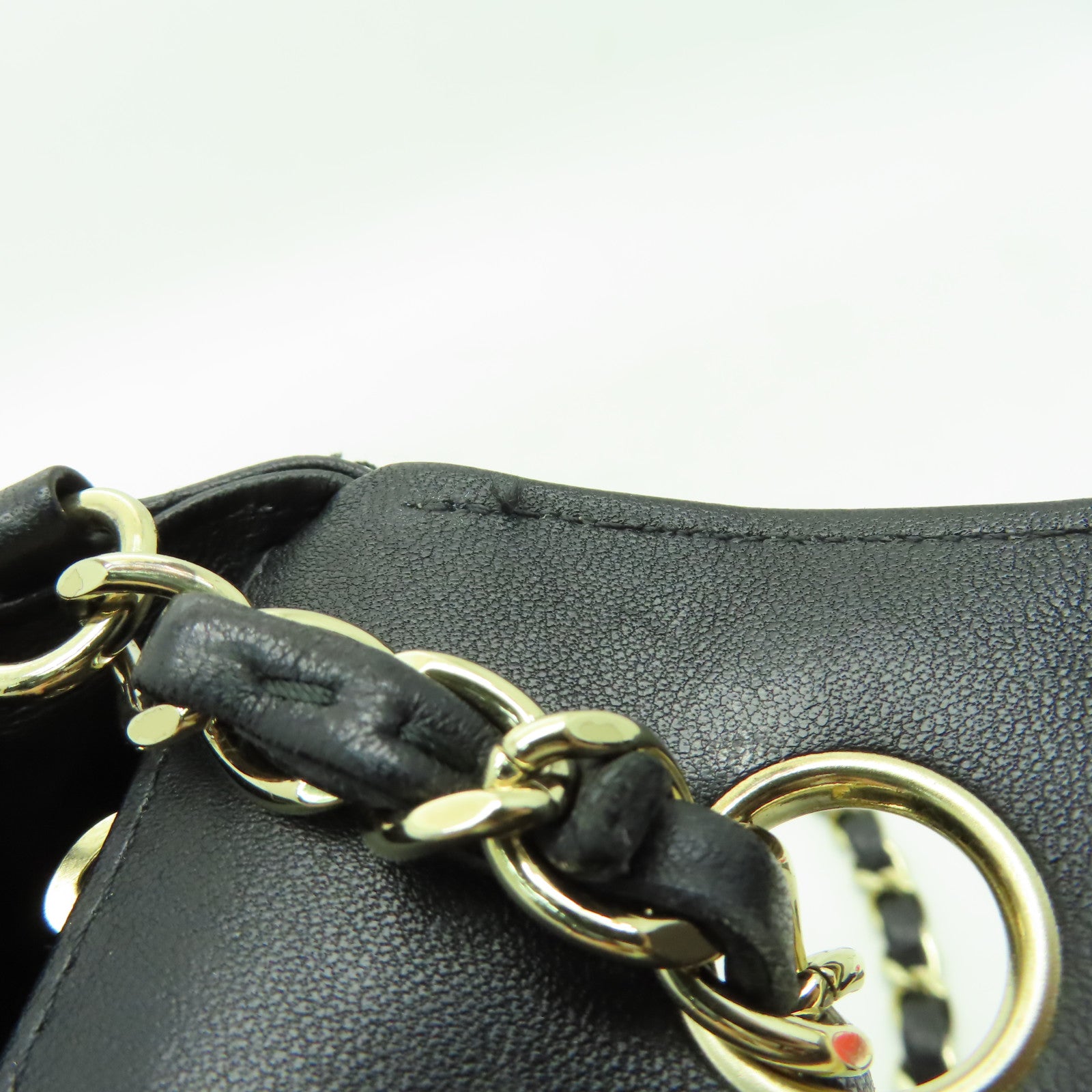 CHANEL 斜紋羊皮皮革Chain Shoulder金扣鏈帶肩背袋黑色