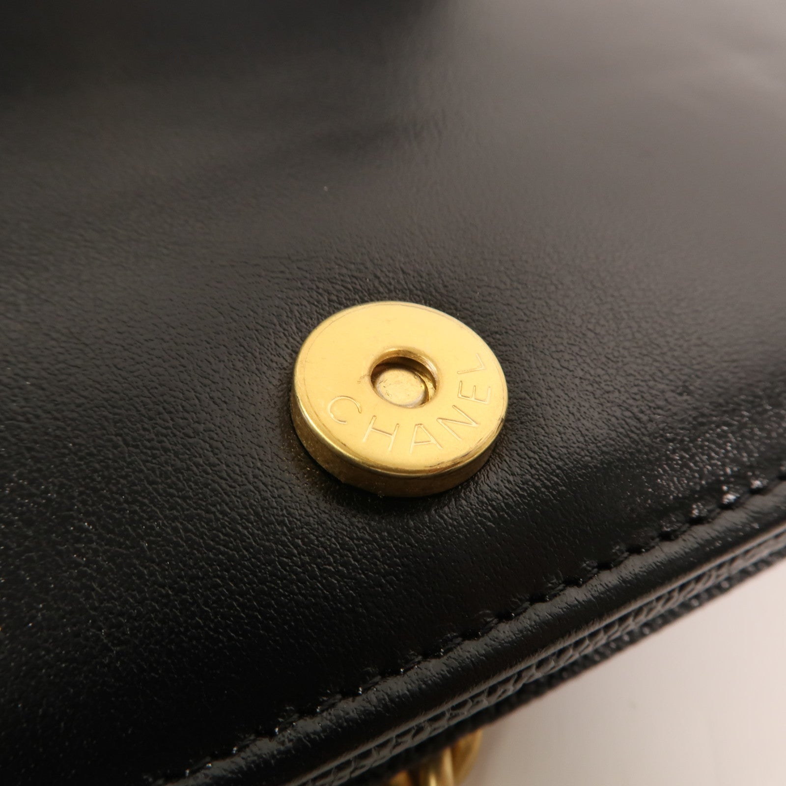 CHANEL 牛皮皮革Boy Wallet On Chain鏈帶肩背袋