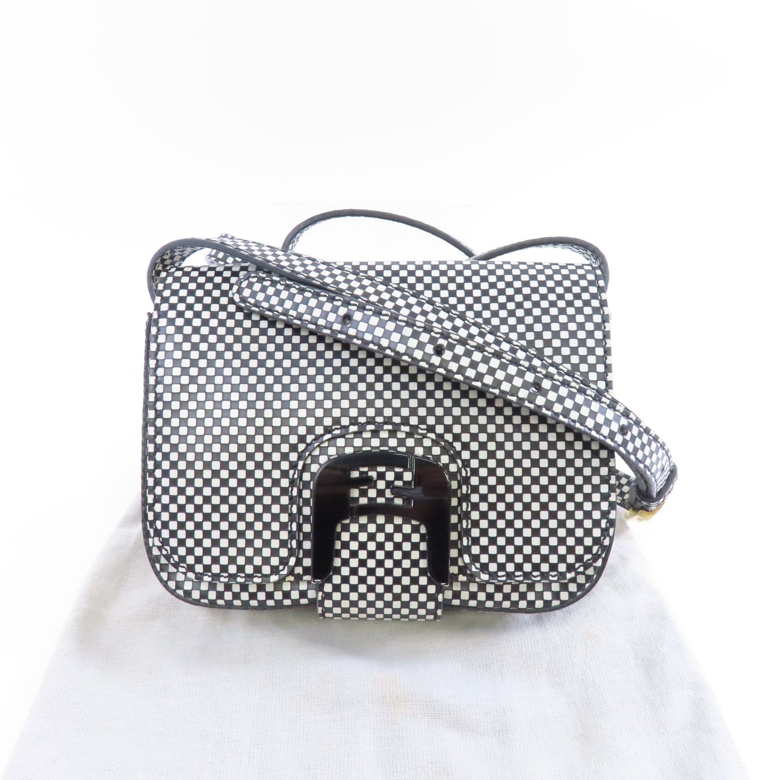 FENDI 皮革Shoulder Bag金扣肩背袋黑色/白色