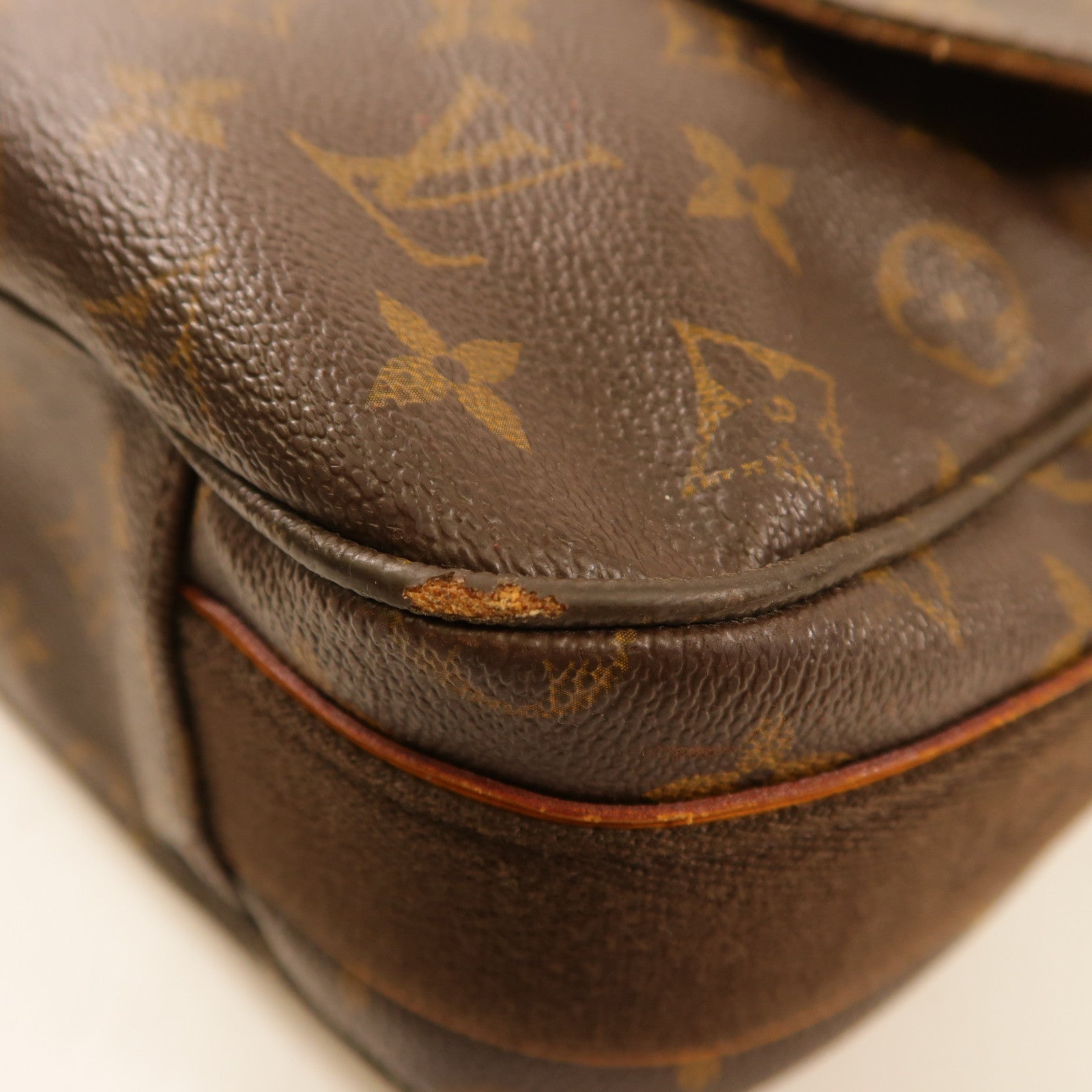 LOUIS VUITTON Monogram Beaubourg MM金扣斜孭袋/肩背袋