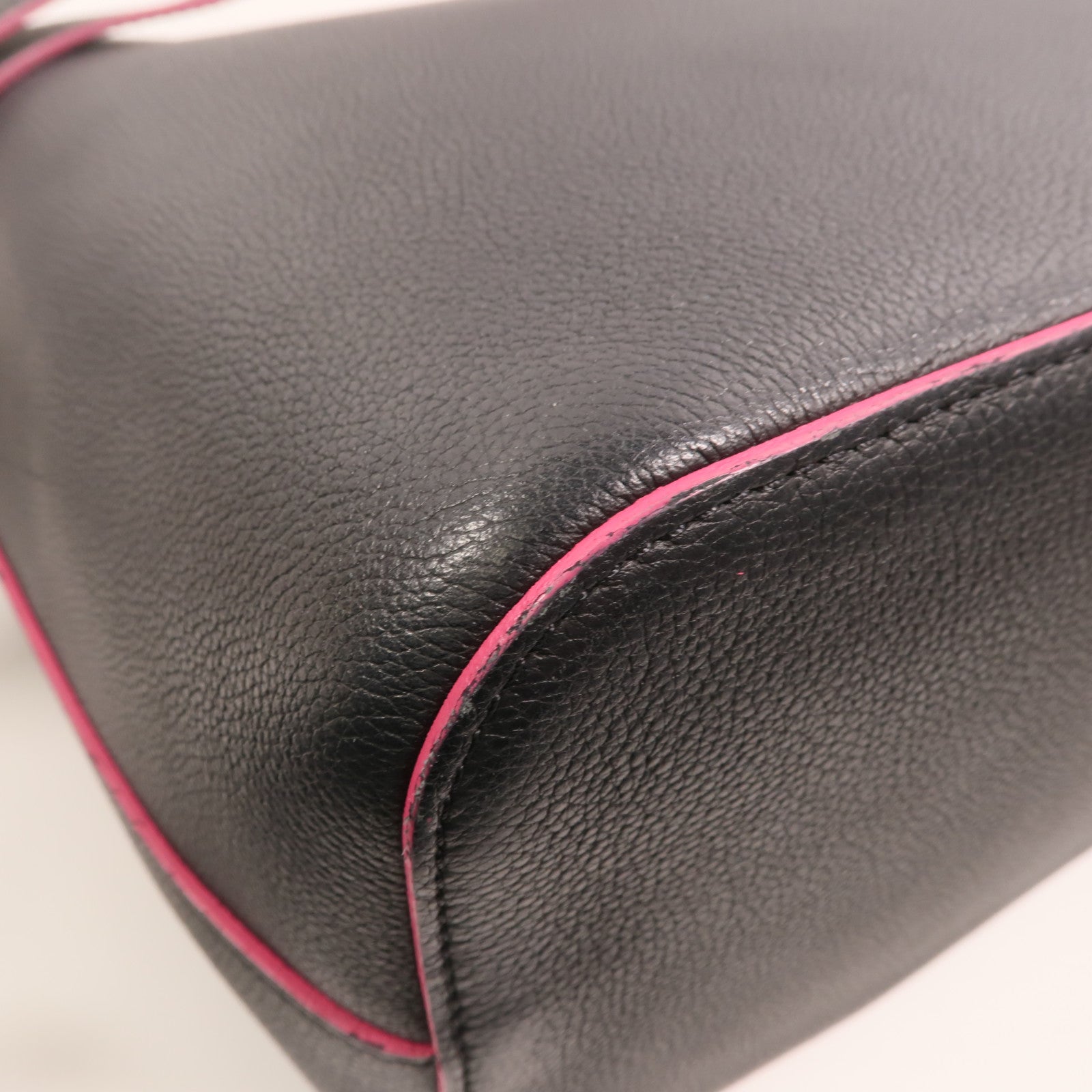 LOUIS VUITTON 牛皮皮革Lockme Bucket銀扣肩背袋