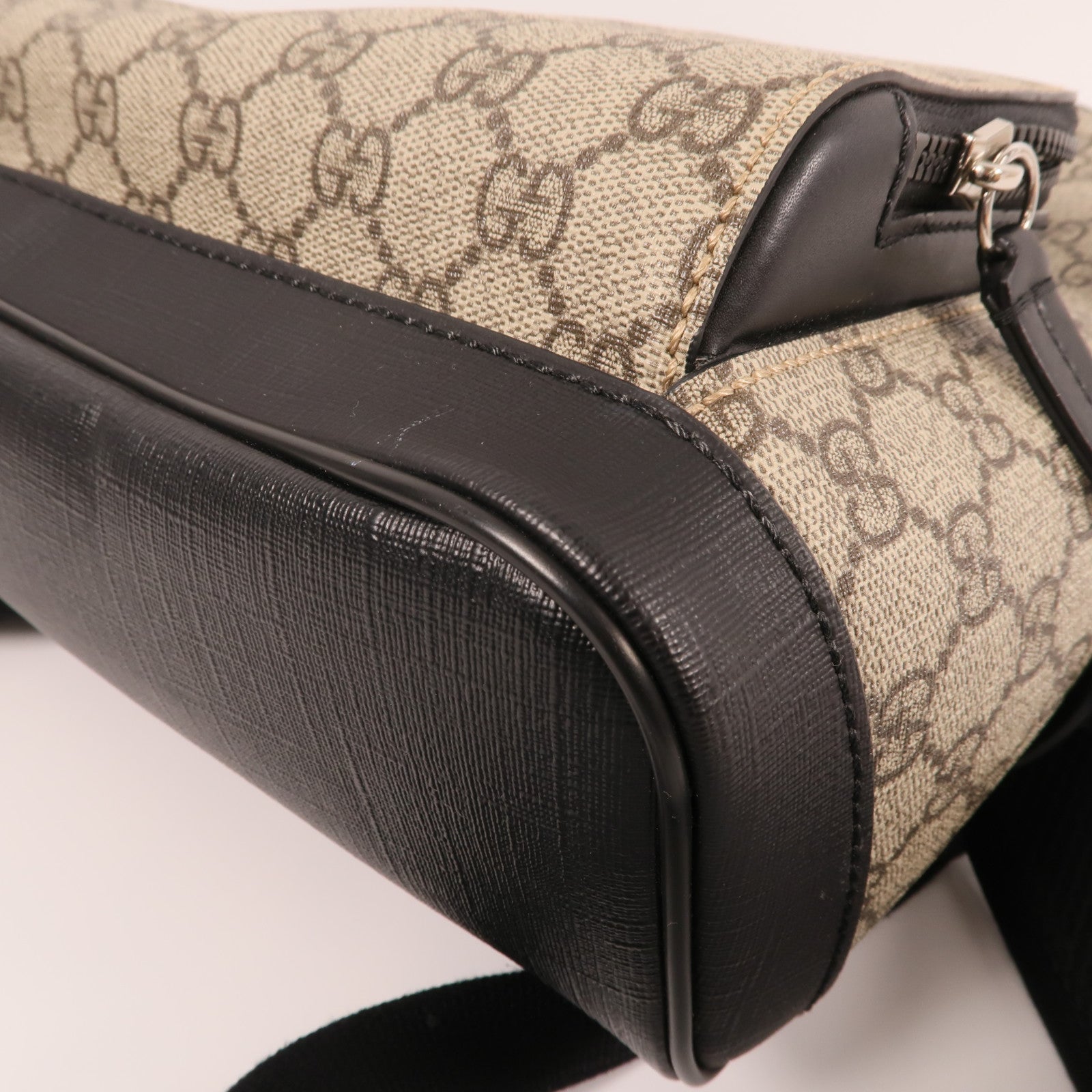GUCCI 塗層帆布GG Supreme Backpack銀扣背包