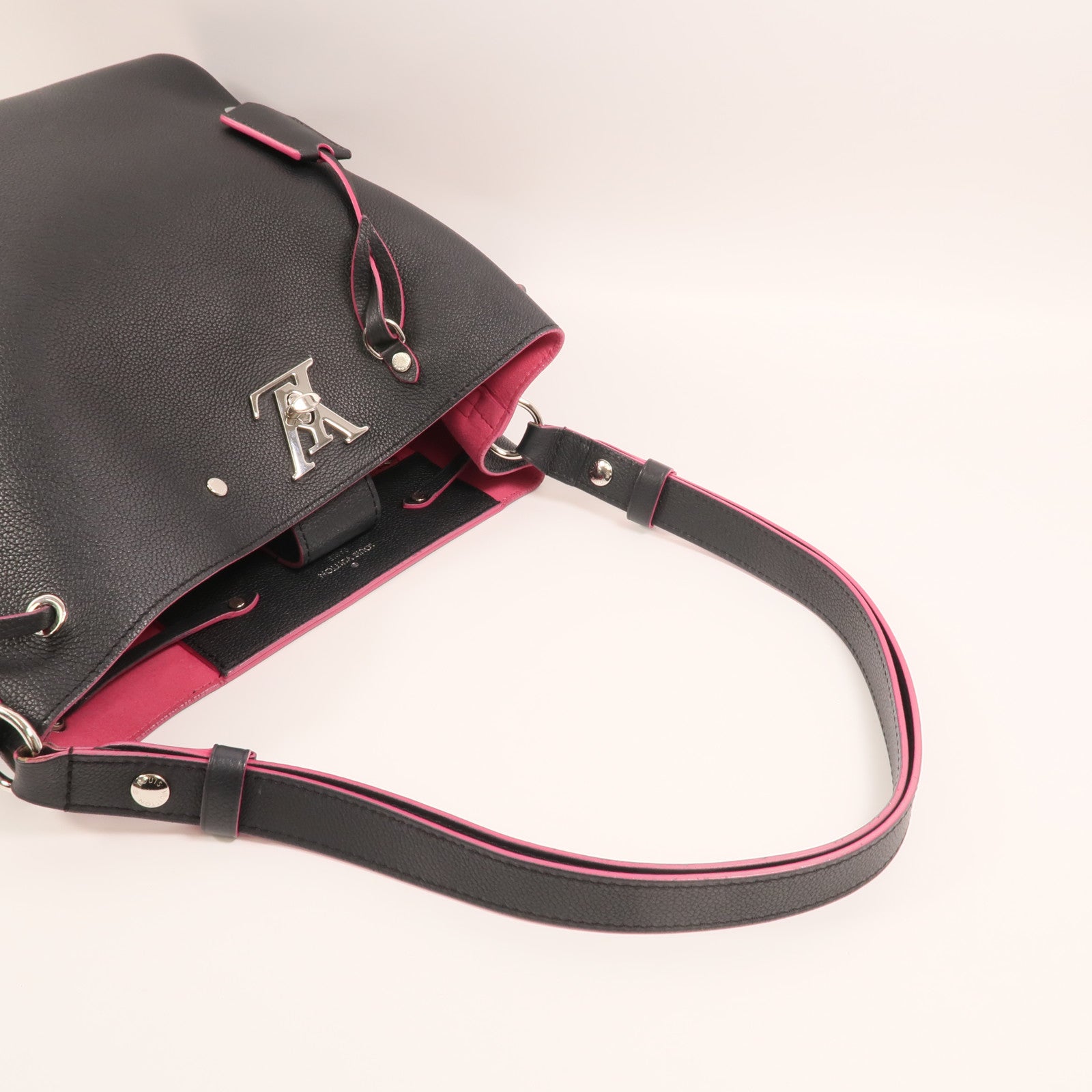 LOUIS VUITTON 牛皮皮革Lockme Bucket銀扣肩背袋