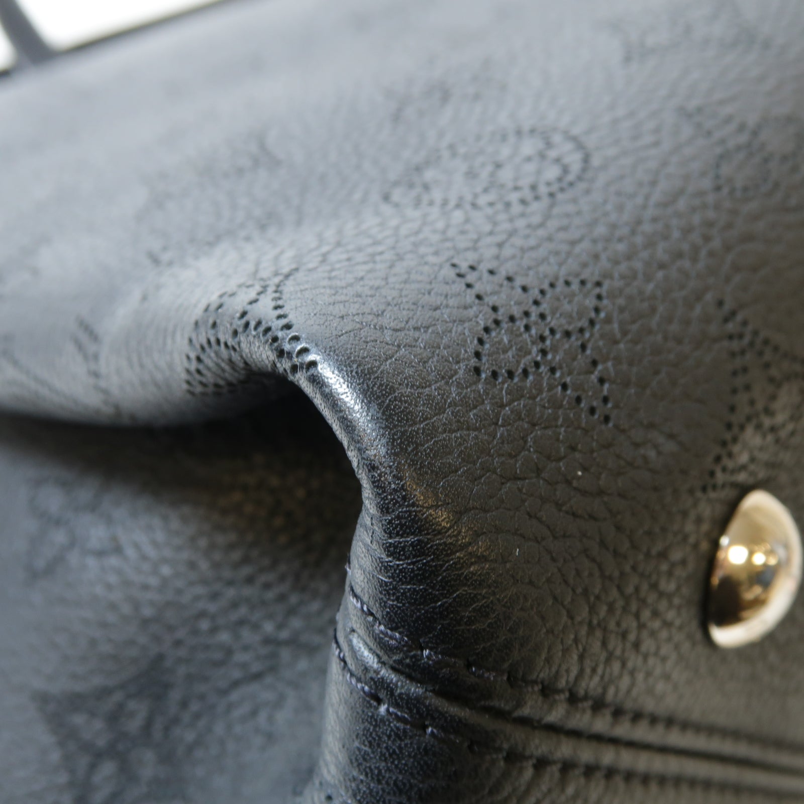LOUIS VUITTON 【激減優惠】Mahina Sevres銀扣肩背袋黑色