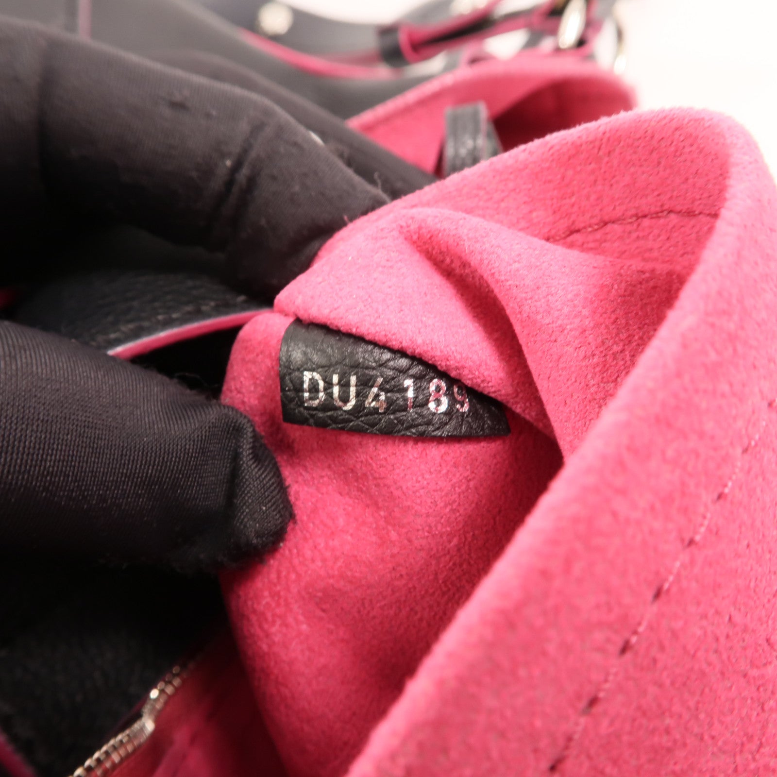 LOUIS VUITTON 牛皮皮革Lockme Bucket銀扣肩背袋