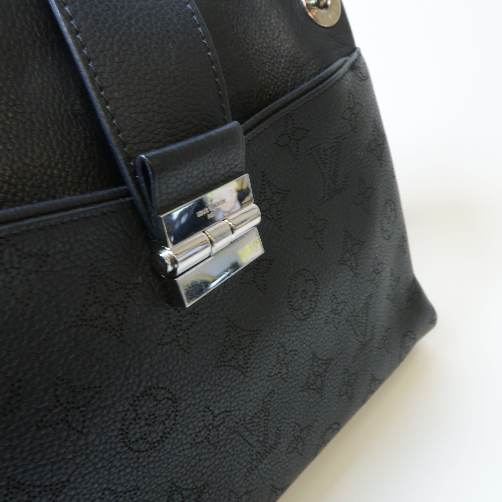 LOUIS VUITTON 【激減優惠】Mahina Sevres銀扣肩背袋黑色