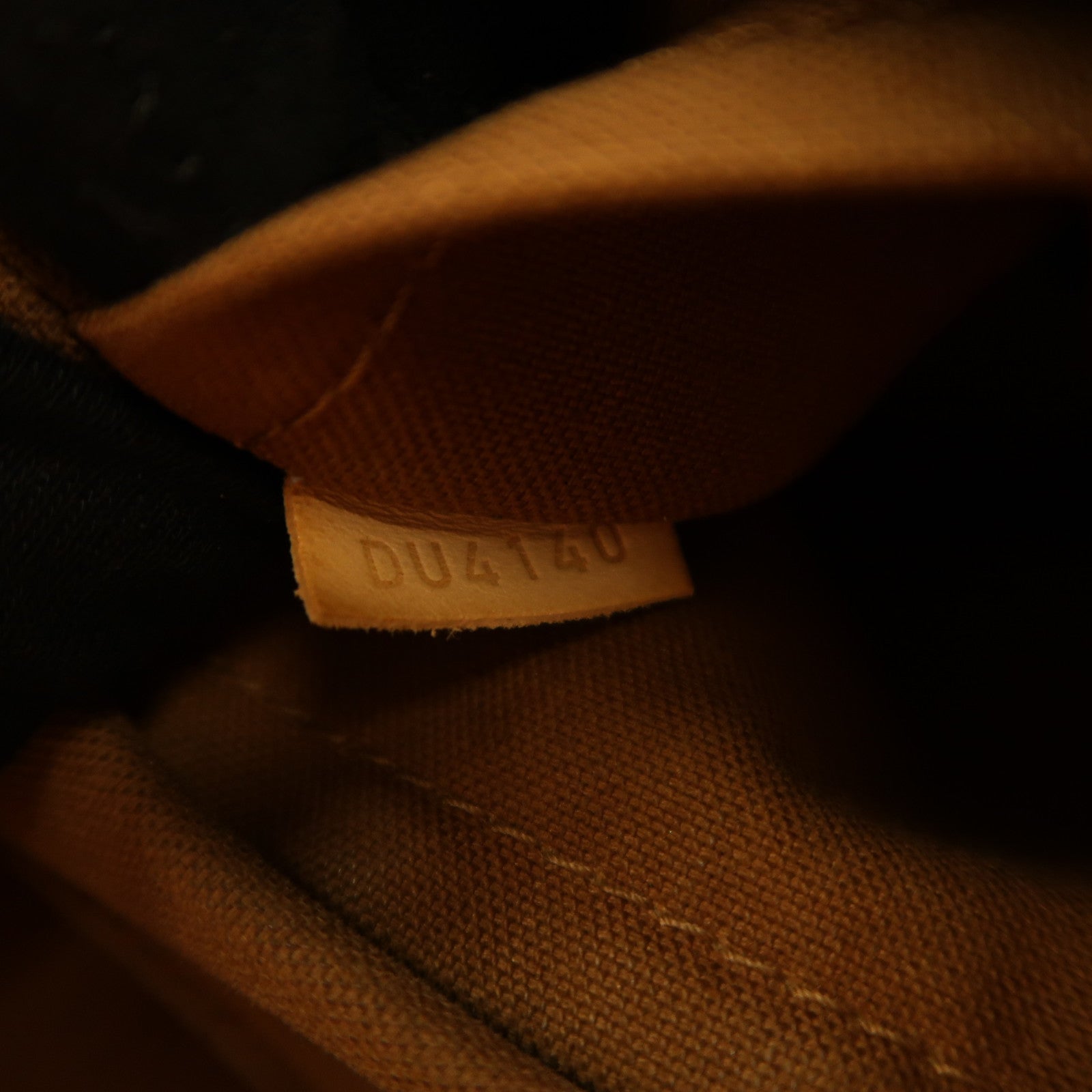LOUIS VUITTON Monogram Beaubourg MM金扣斜孭袋/肩背袋