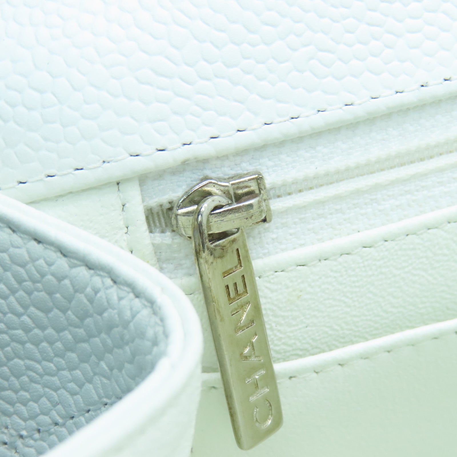 CHANEL Caviar Leather Classic Maxi Jumbo Silver Buckle Chain Shoulder Bag White