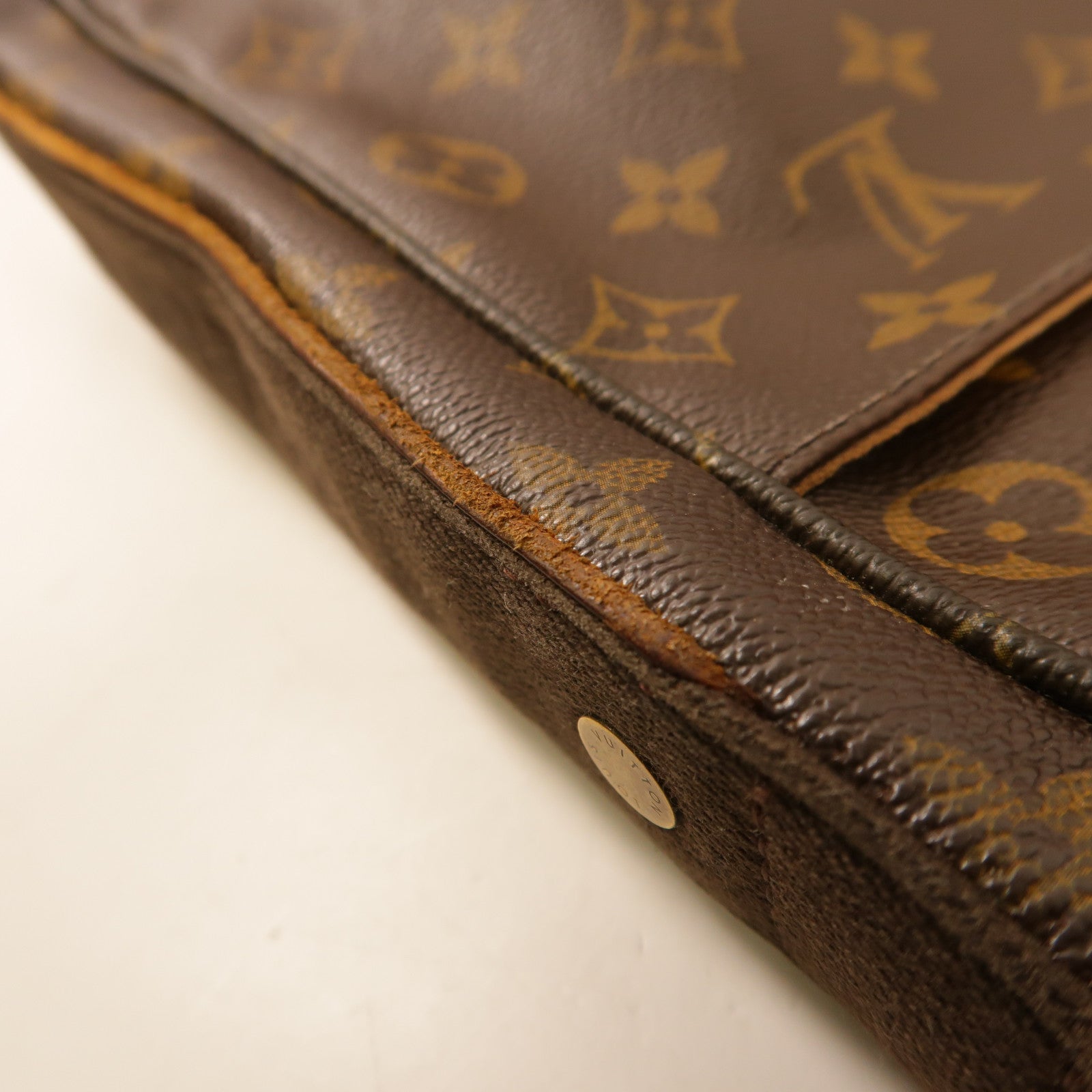 LOUIS VUITTON Monogram Beaubourg MM金扣斜孭袋/肩背袋