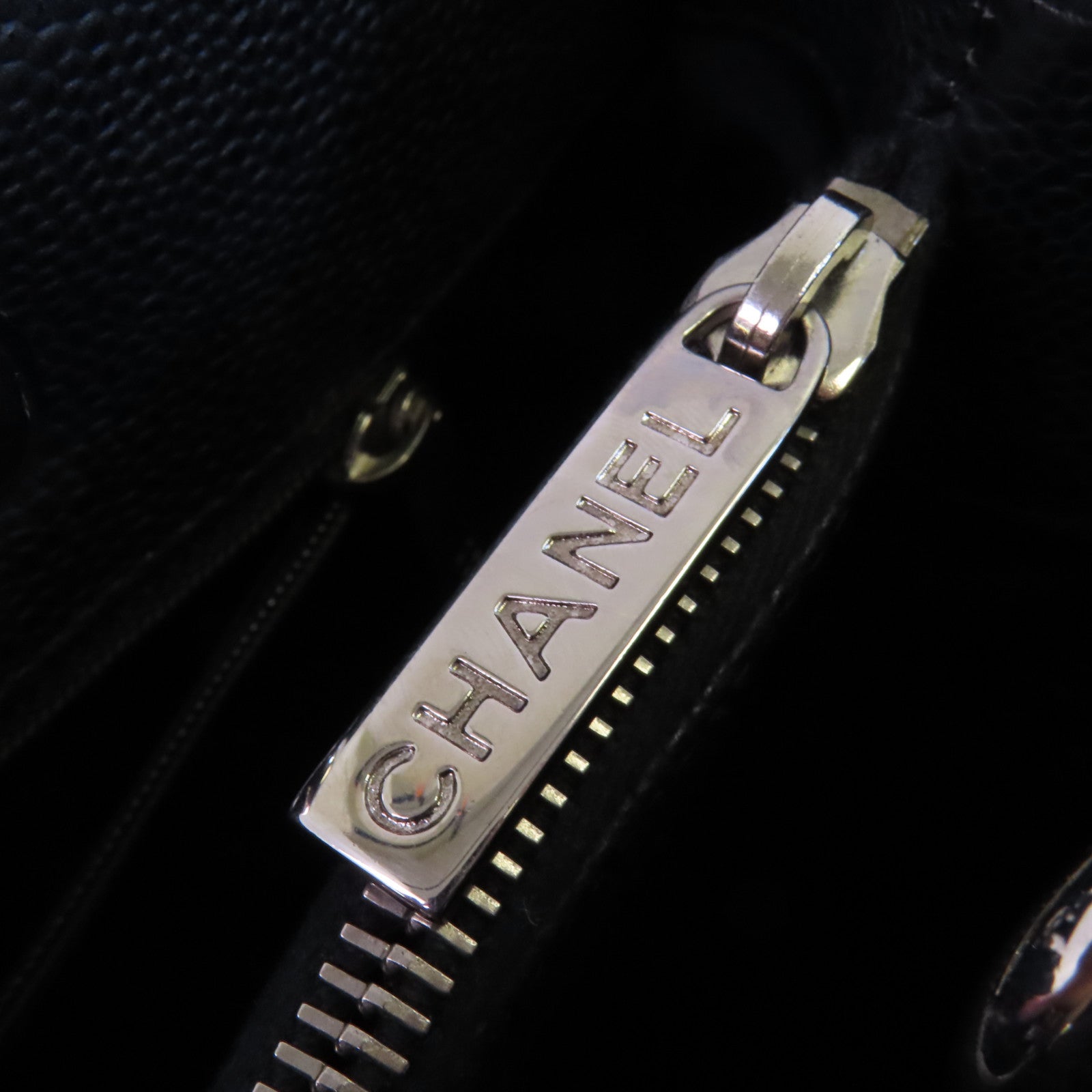 CHANEL 牛皮皮革GST銀扣鏈帶肩背袋