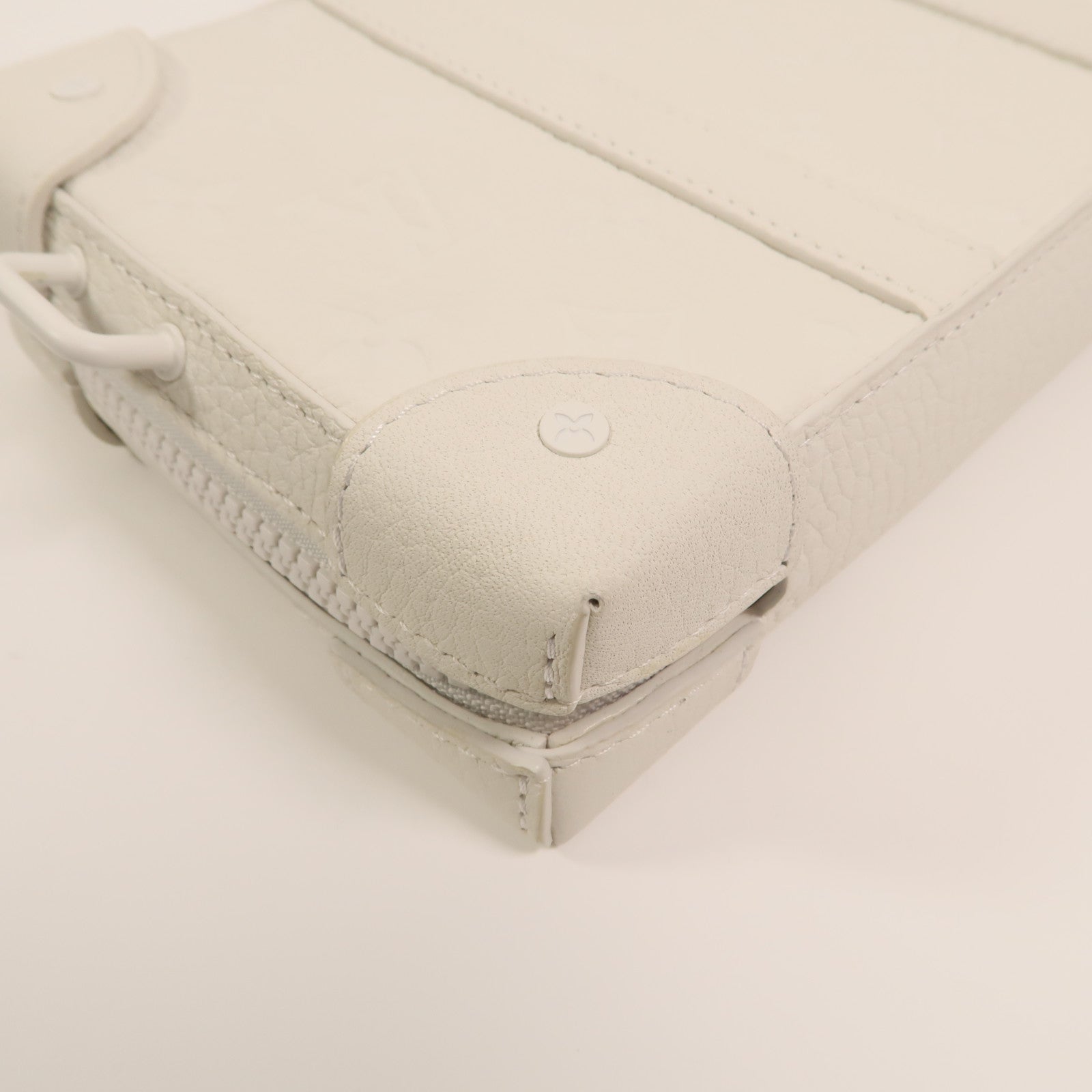 LOUIS VUITTON Monogram Taurillon LV Friends Soft Trunk肩背袋