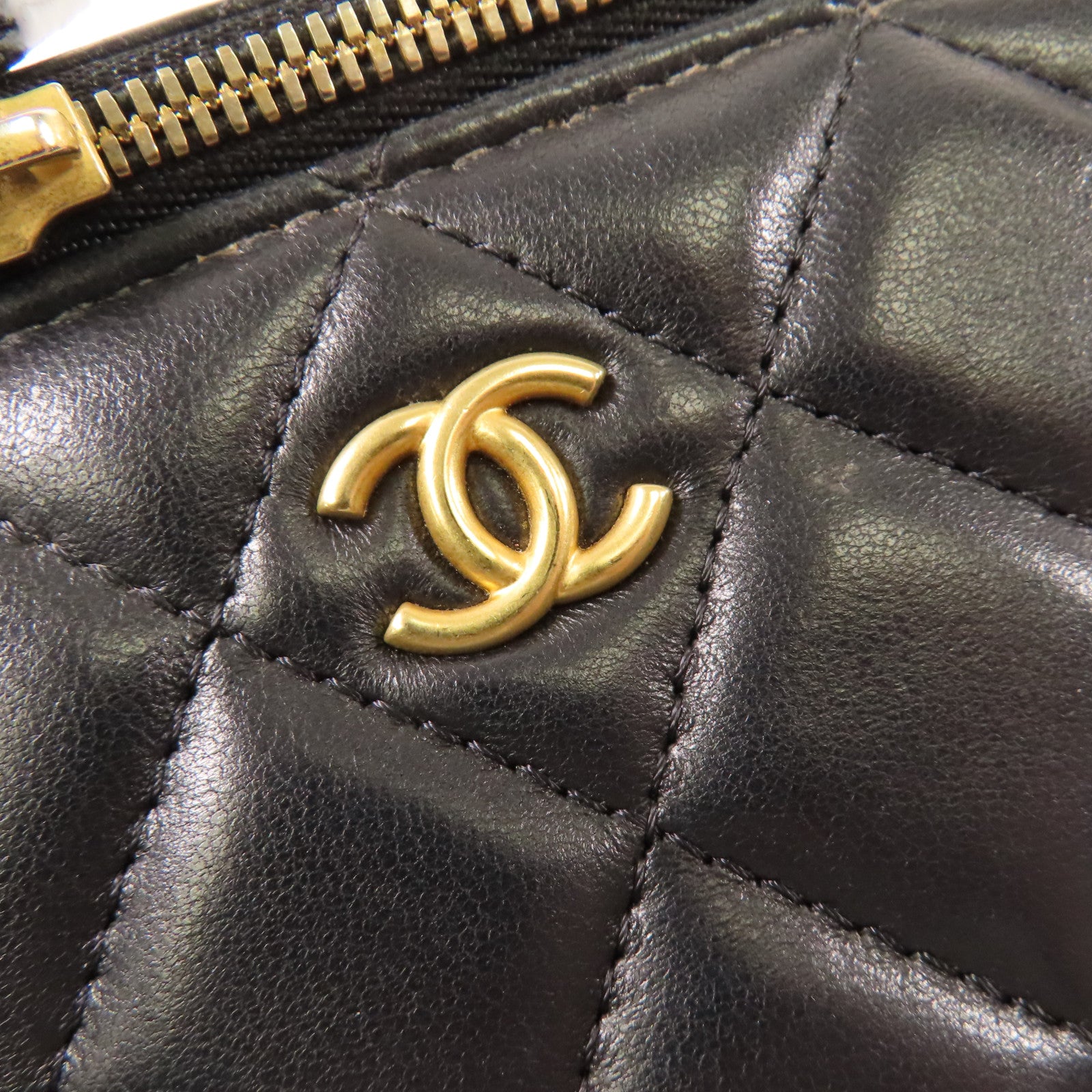 CHANEL 羊皮皮革Vanity Case金扣鏈帶肩背袋