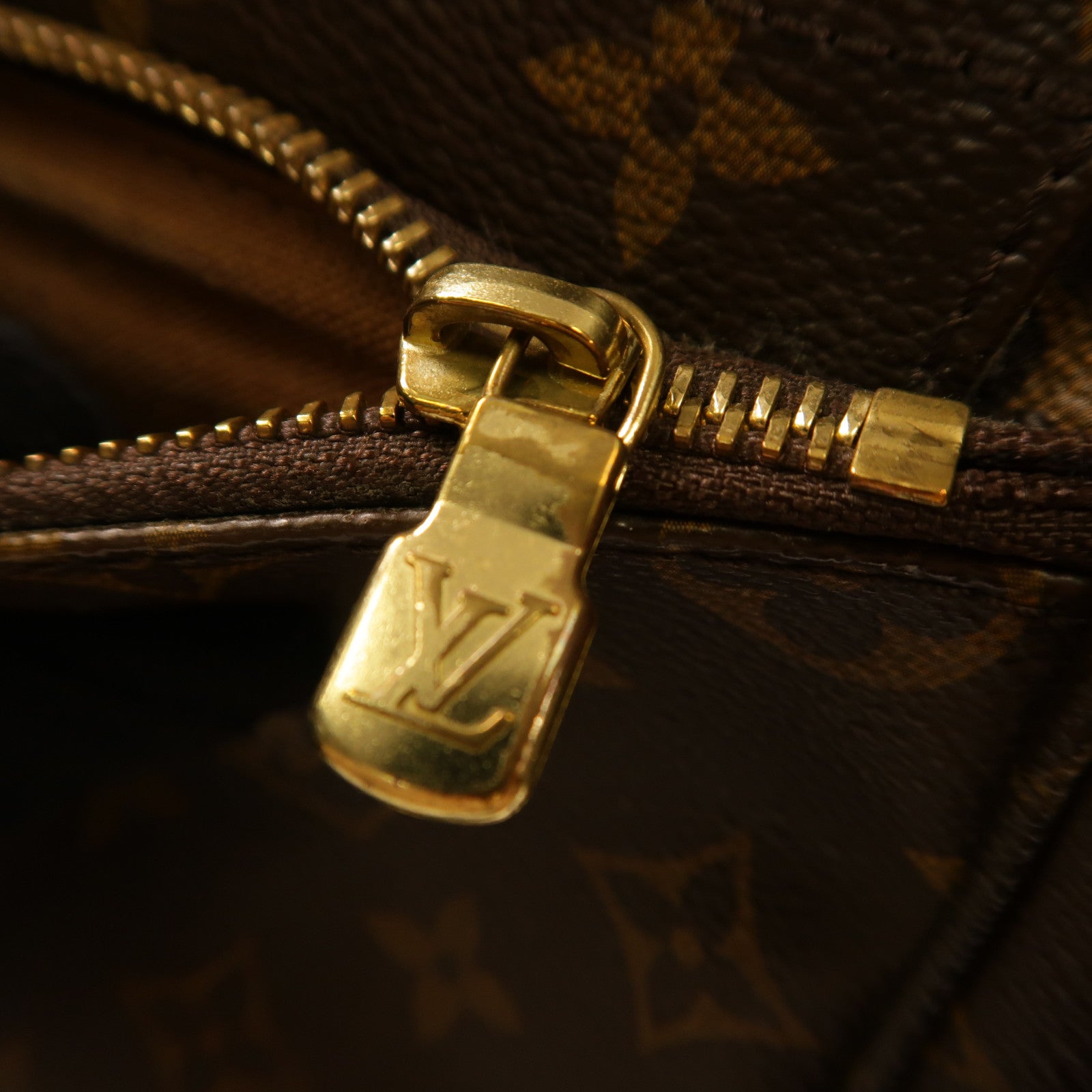 LOUIS VUITTON Monogram Beaubourg MM金扣斜孭袋/肩背袋