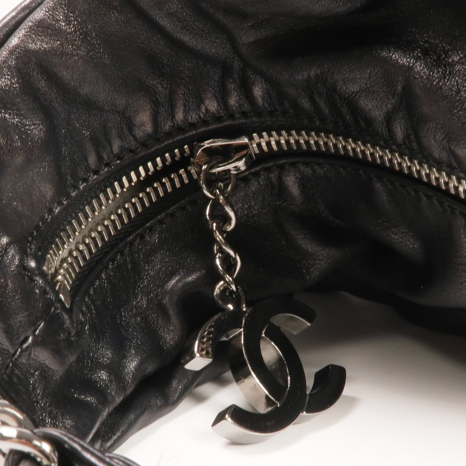 CHANEL 牛皮皮革Shoulder Bag銀扣肩背袋