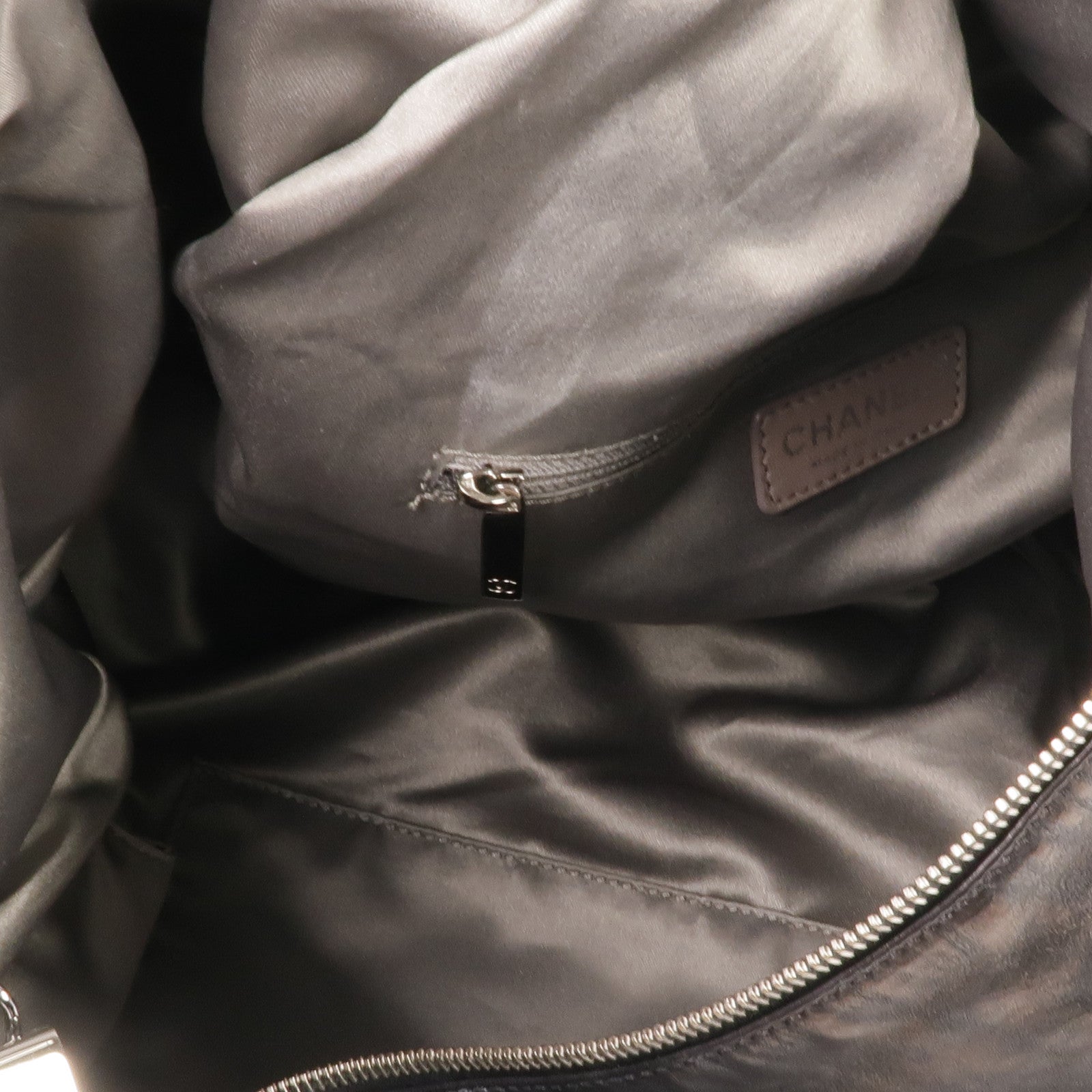 CHANEL 牛皮皮革Shoulder Bag銀扣肩背袋