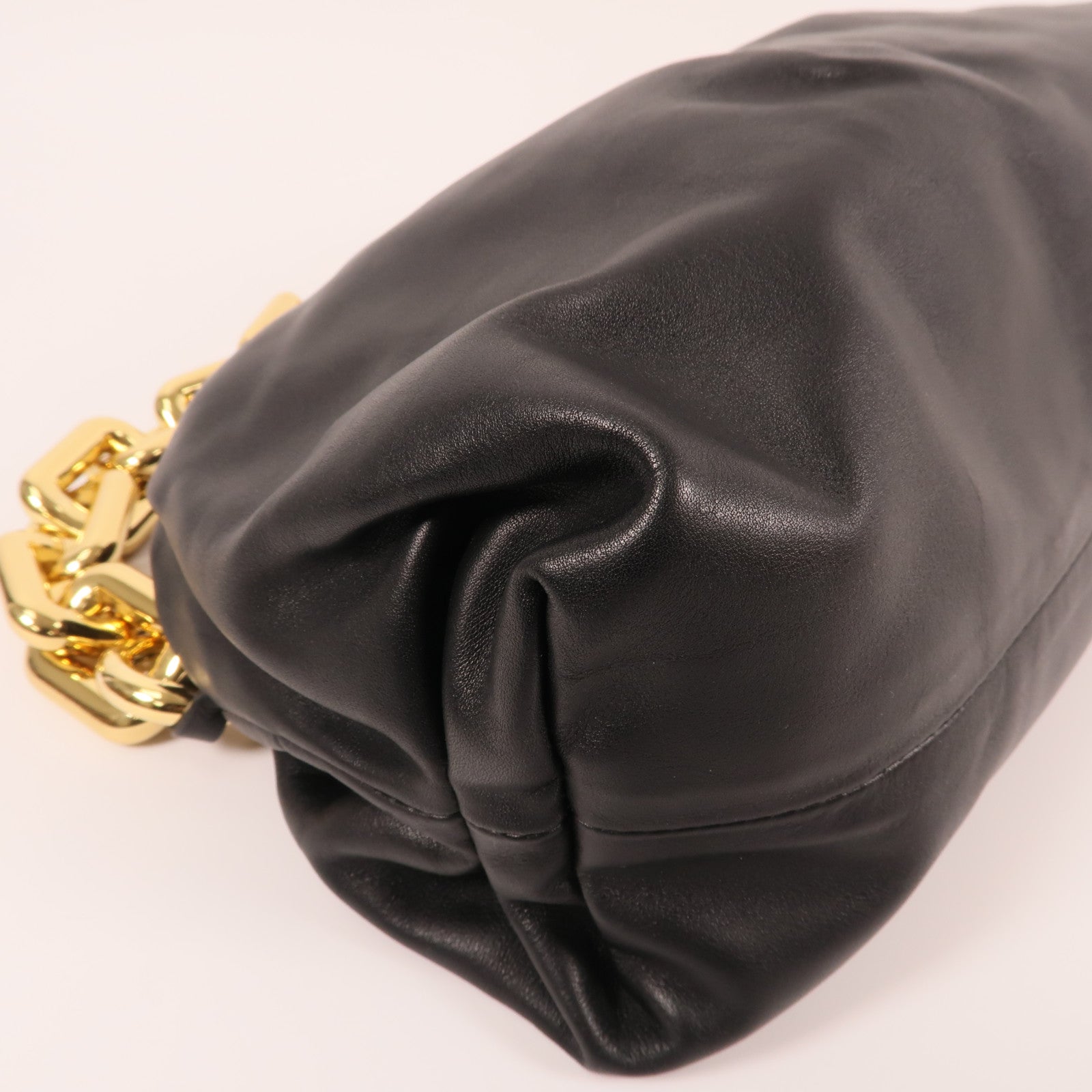 BOTTEGA VENETA 牛皮皮革The chain Pouch金扣鏈帶肩背袋