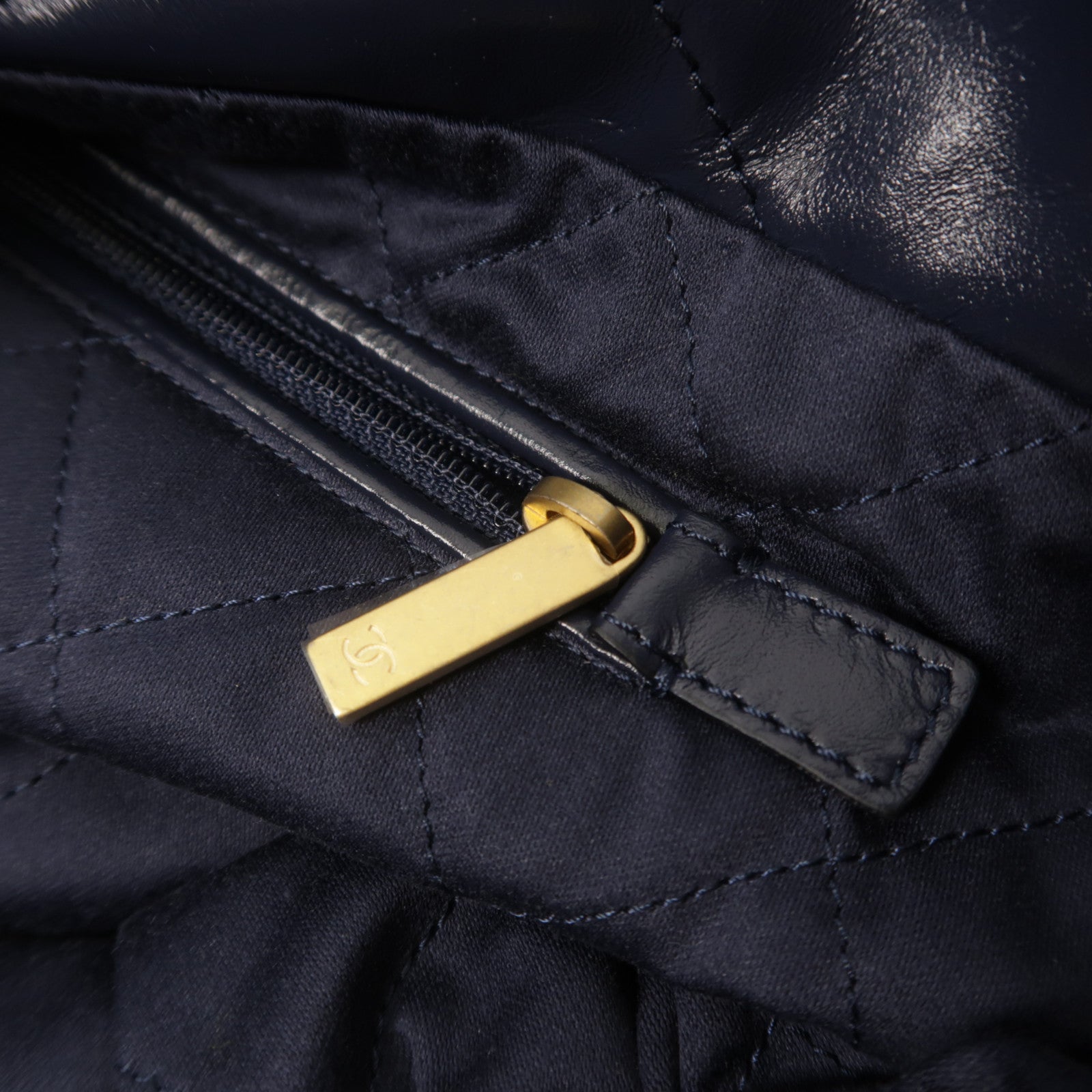 CHANEL 牛皮皮革C22 Small鏈帶肩背袋