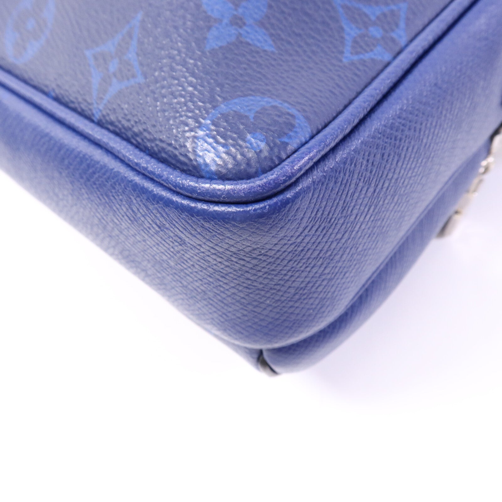LOUIS VUITTON Taiga/Monogram Outdoor Messenger銀扣肩背袋