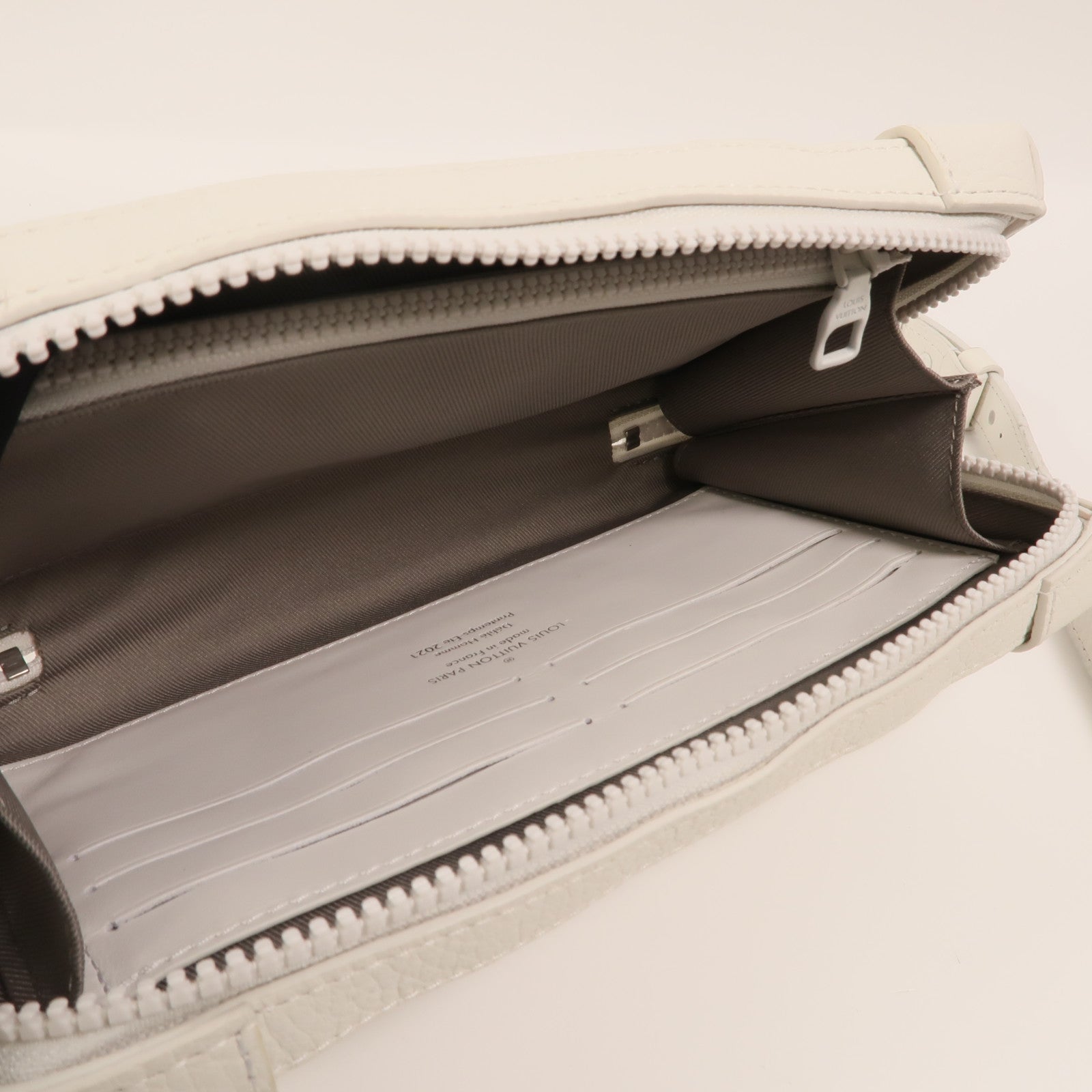 LOUIS VUITTON Monogram Taurillon LV Friends Soft Trunk肩背袋