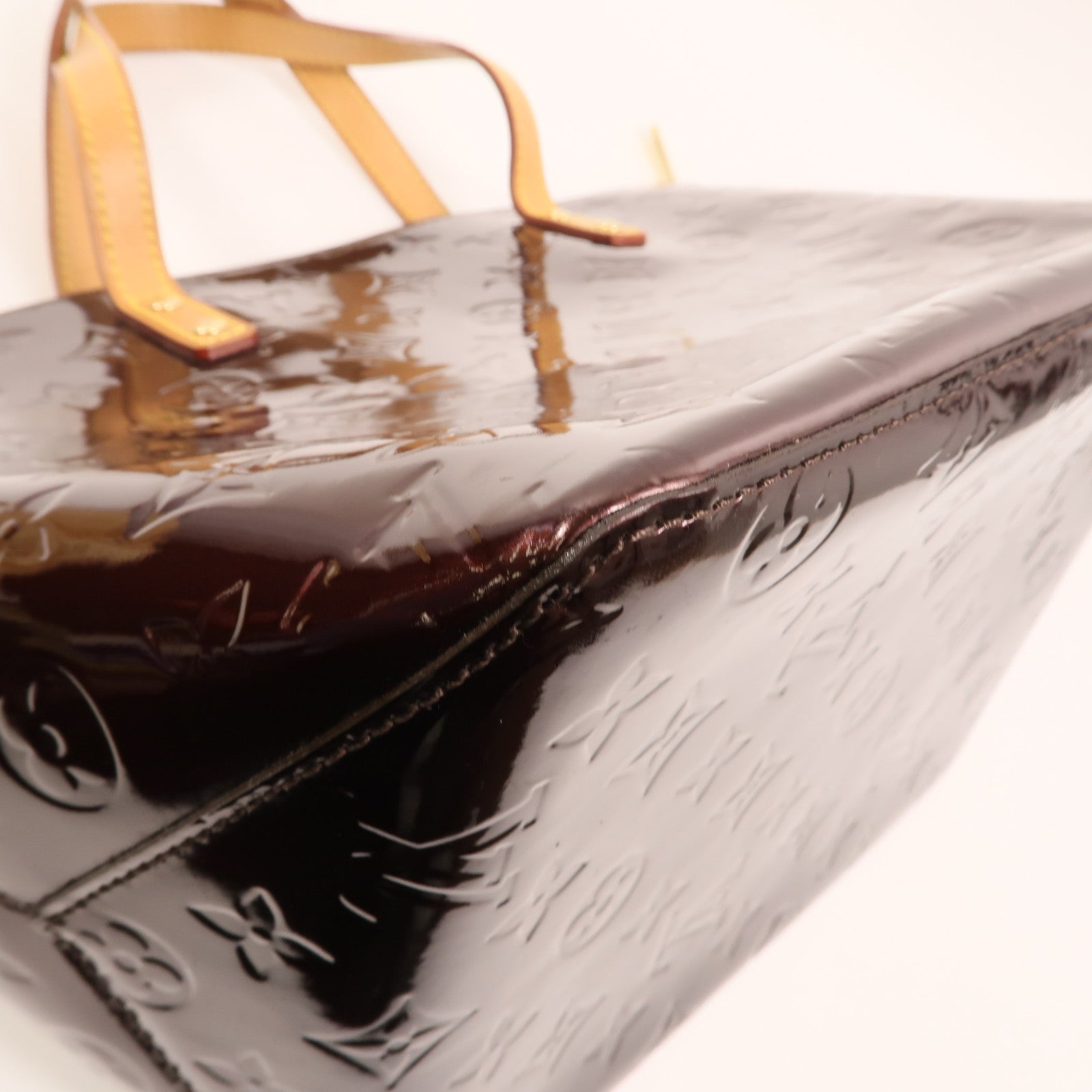 LOUIS VUITTON Mono-Vernis Bellevue PM金扣手挽袋