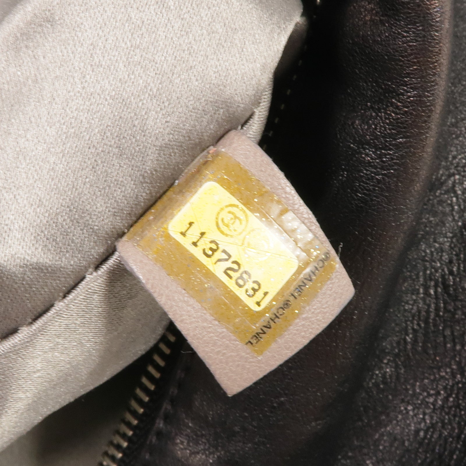 CHANEL 牛皮皮革Shoulder Bag銀扣肩背袋