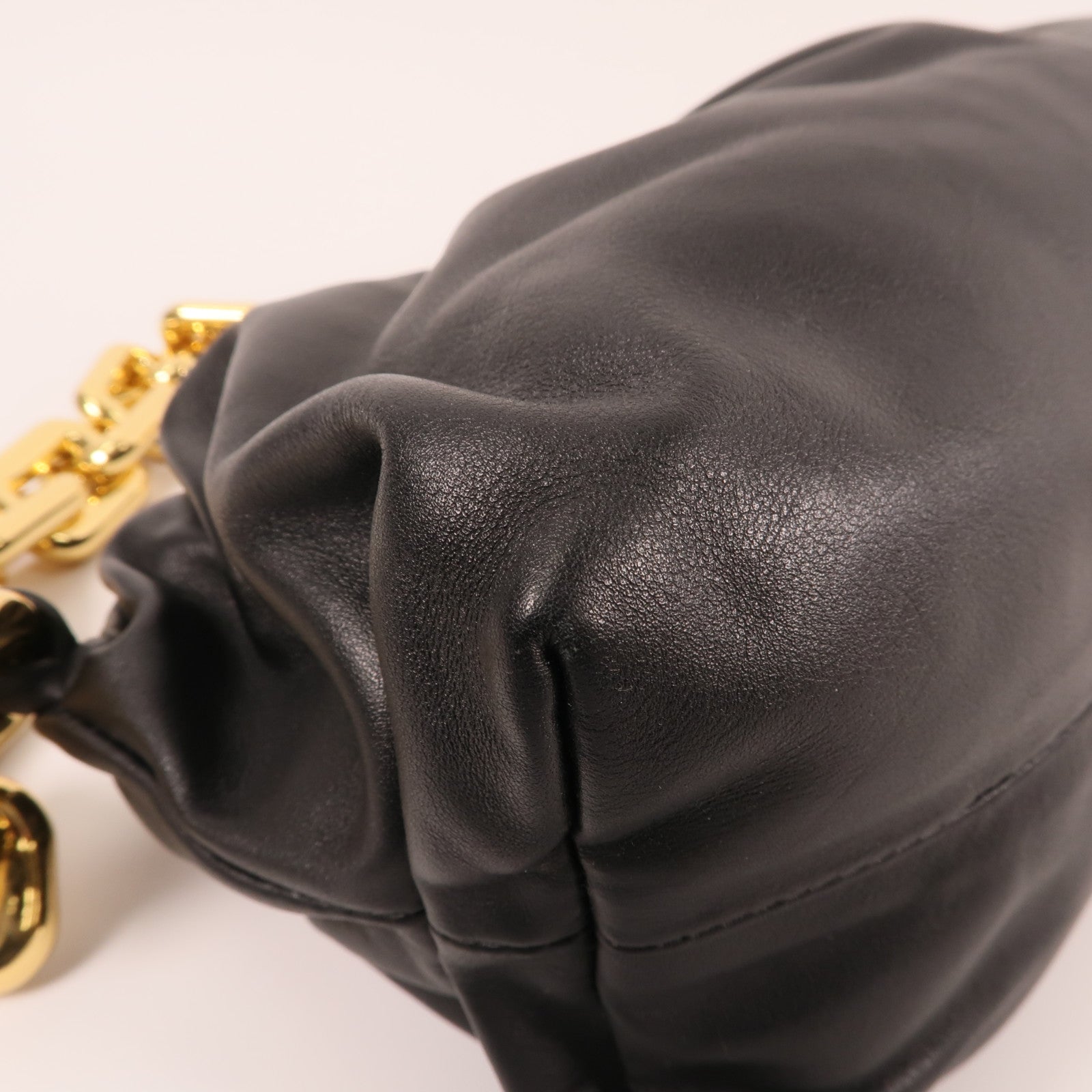 BOTTEGA VENETA 牛皮皮革The chain Pouch金扣鏈帶肩背袋