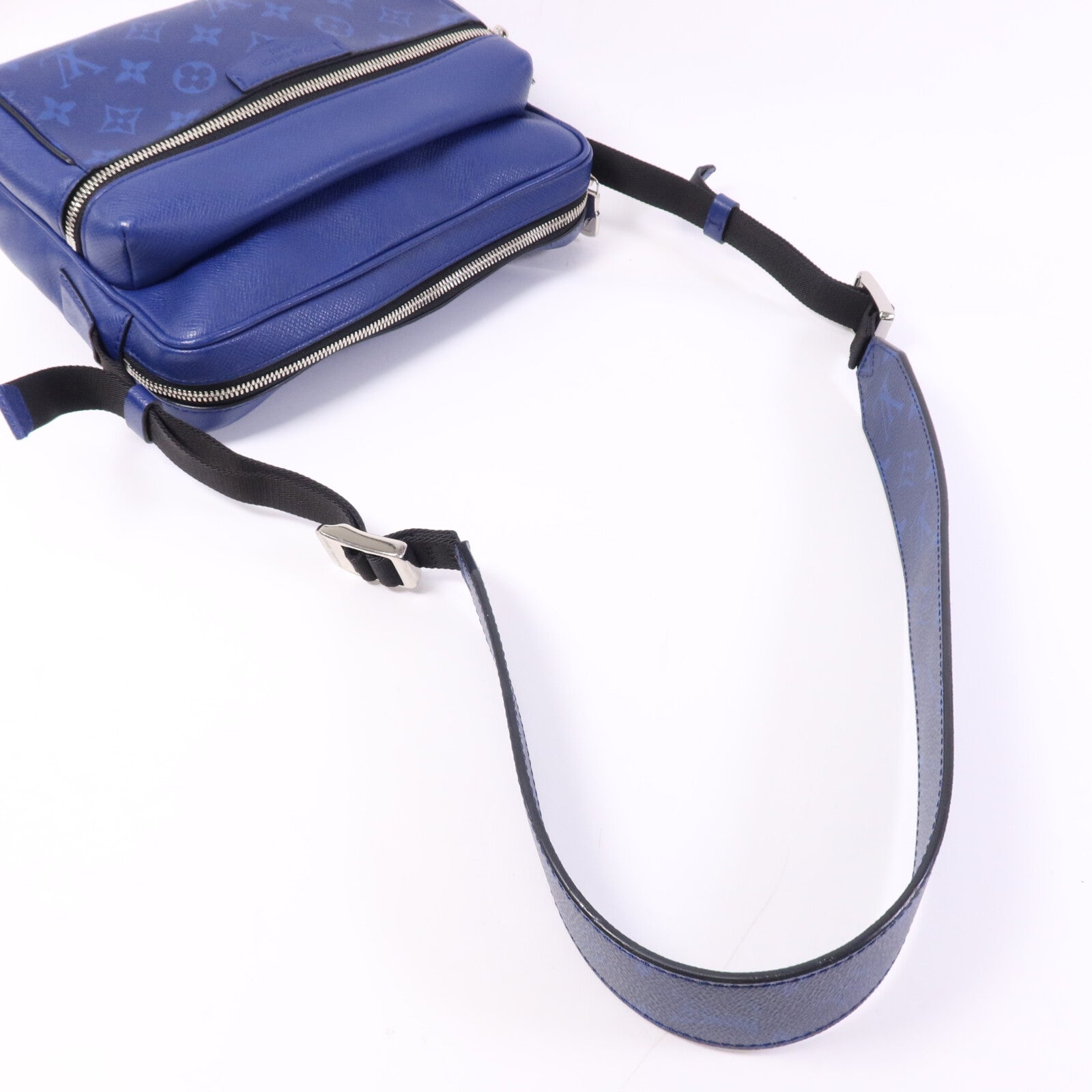 LOUIS VUITTON Taiga/Monogram Outdoor Messenger銀扣肩背袋