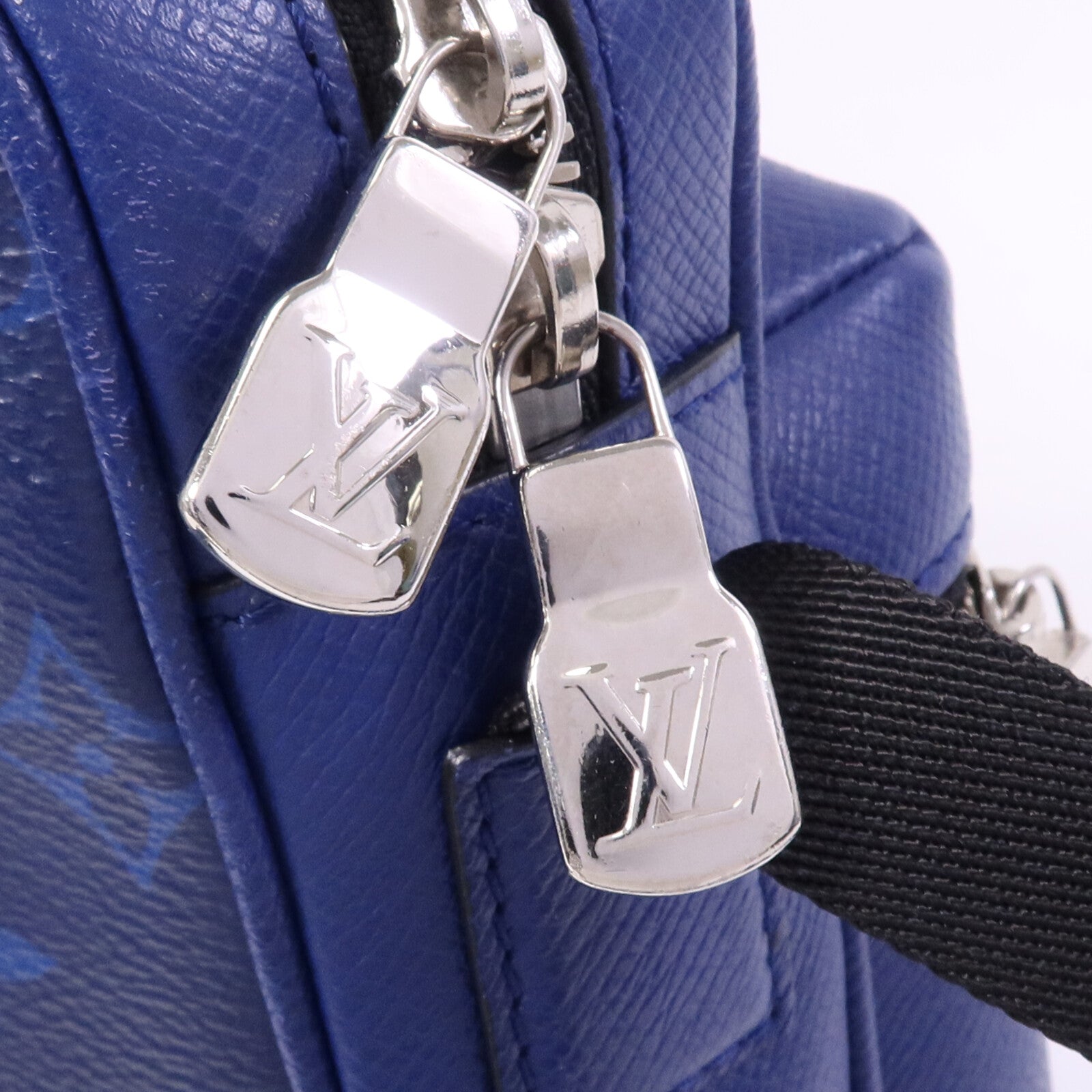 LOUIS VUITTON Taiga/Monogram Outdoor Messenger銀扣肩背袋