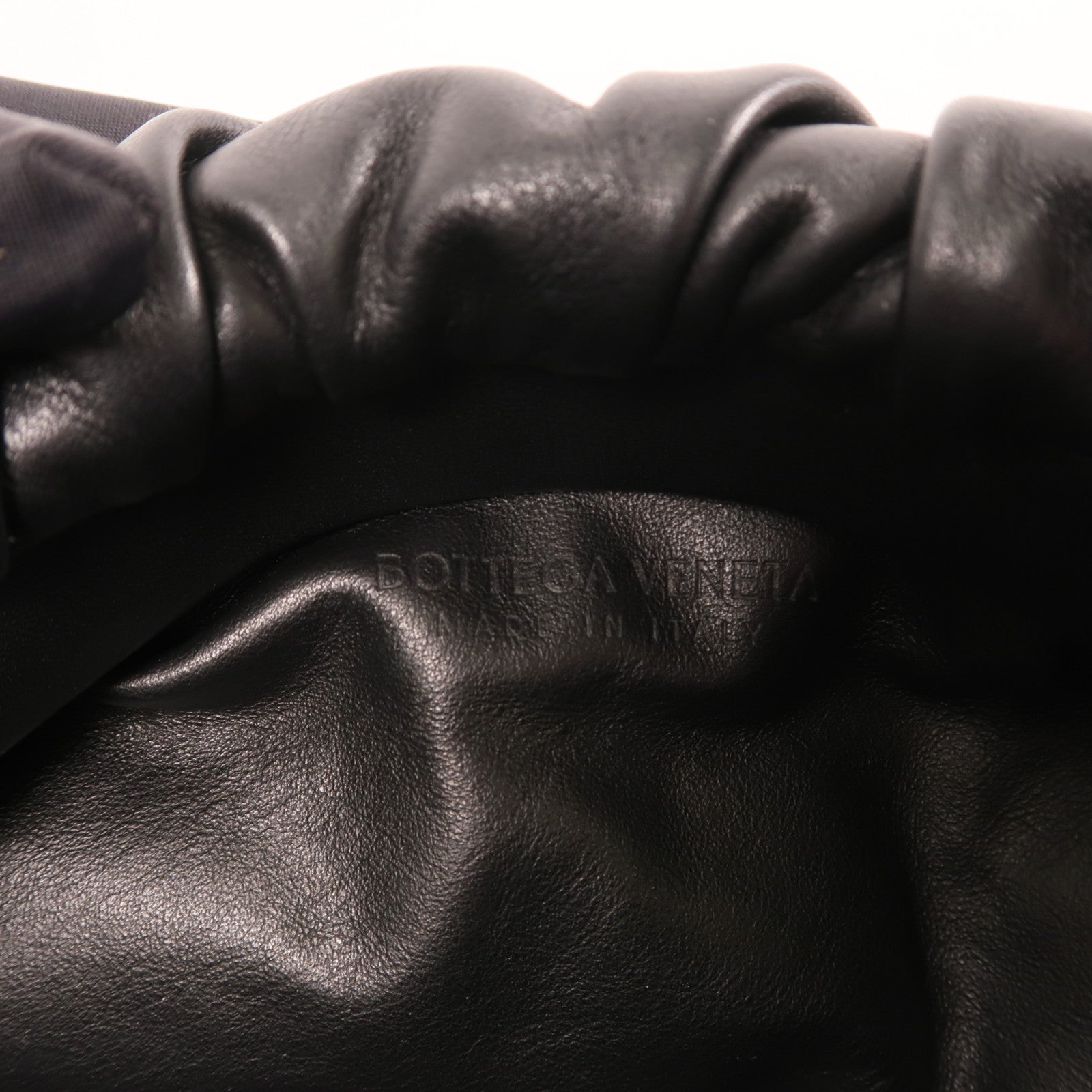 BOTTEGA VENETA 牛皮皮革The chain Pouch金扣鏈帶肩背袋