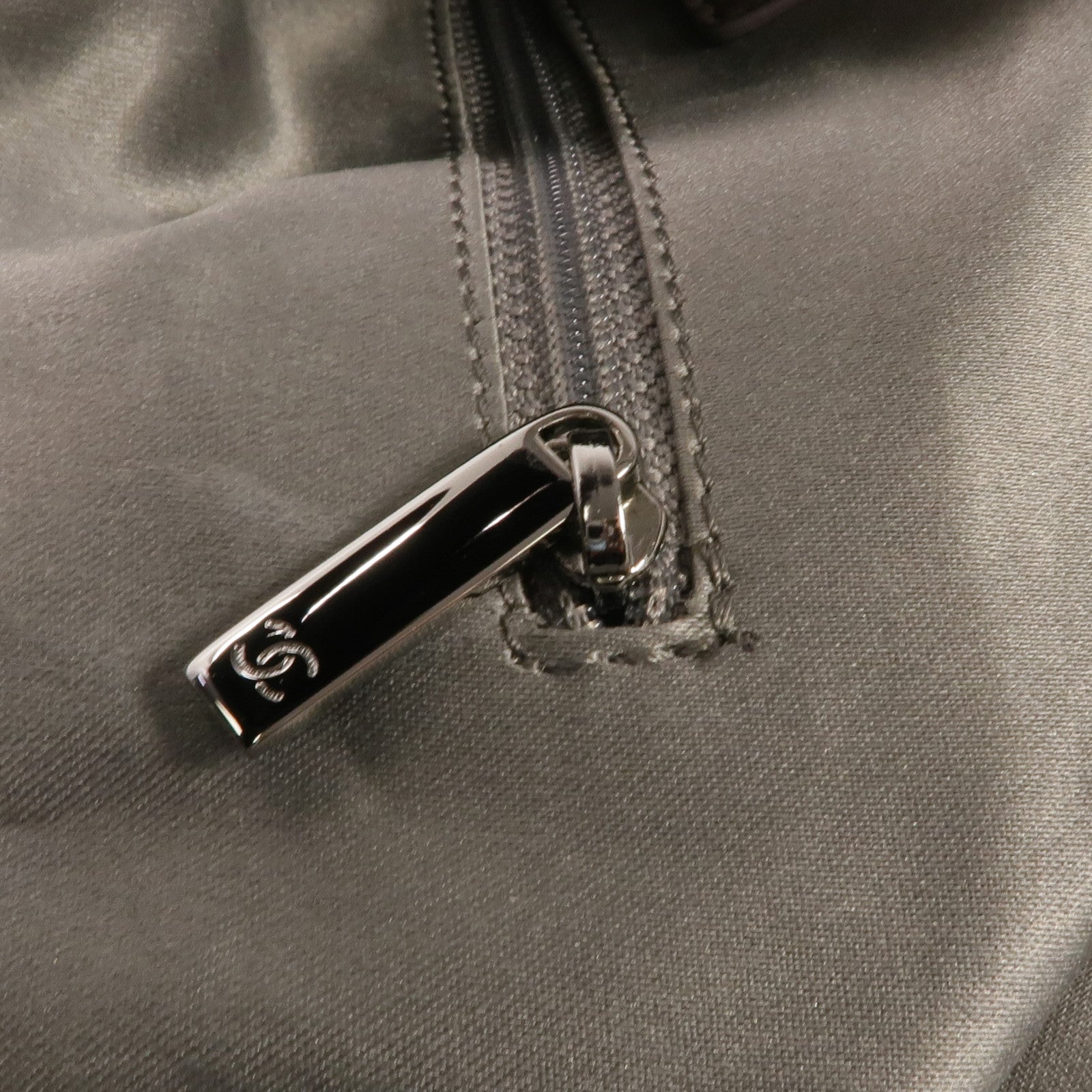 CHANEL 牛皮皮革Shoulder Bag銀扣肩背袋