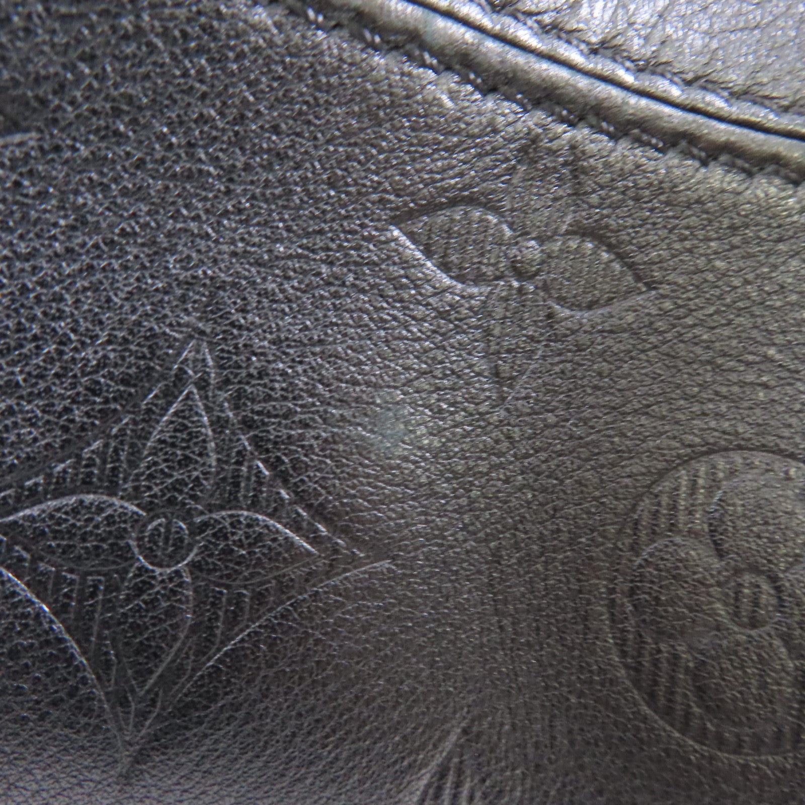 LOUIS VUITTON Monogram Shadow Chalk Nano肩背袋黑色