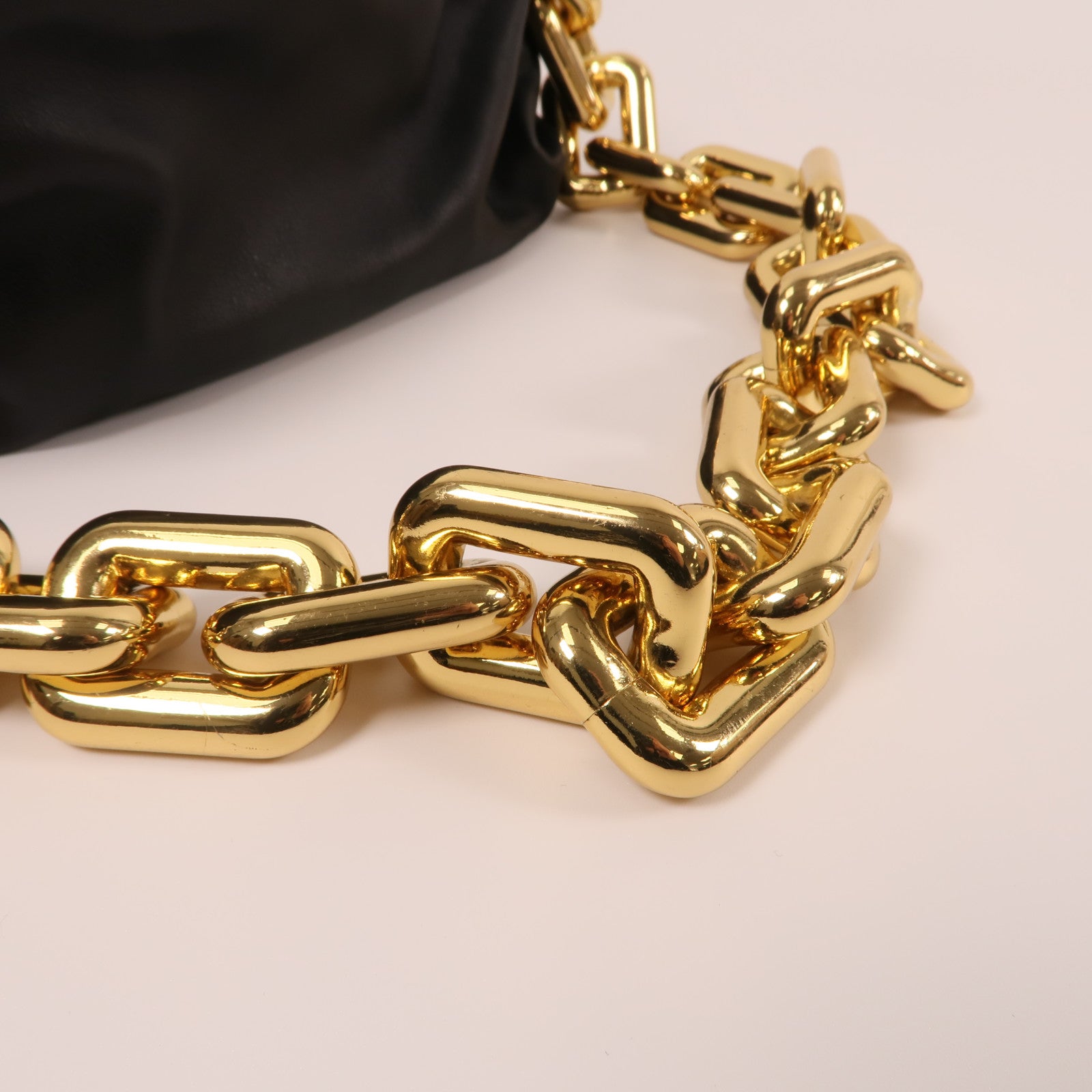 BOTTEGA VENETA 牛皮皮革The chain Pouch金扣鏈帶肩背袋