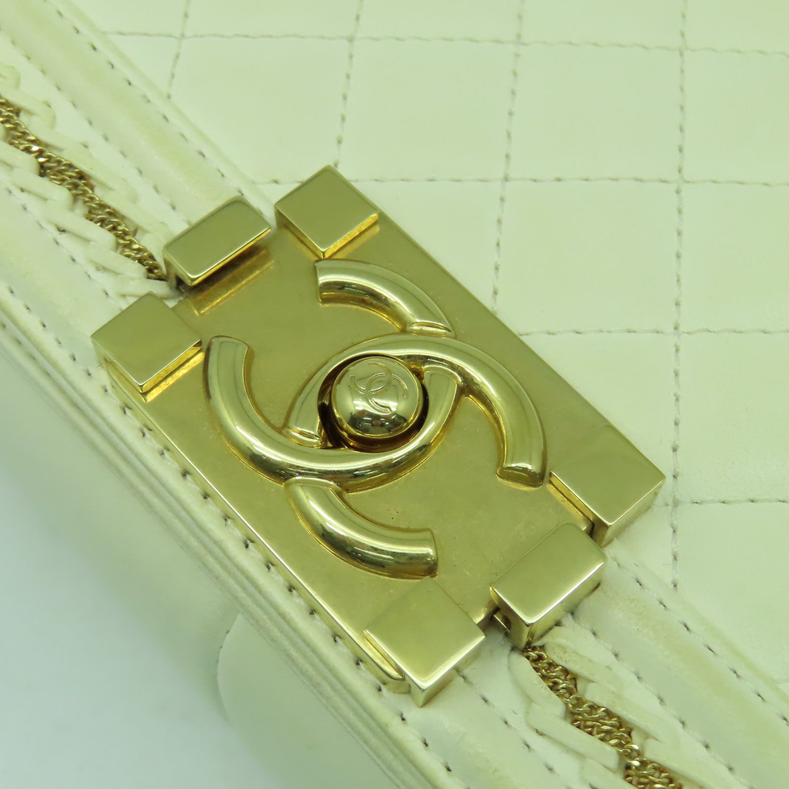 CHANEL 【激減優惠】菱格羊皮皮革Boy Chain Shoulder Bag金扣鏈帶肩背袋白色