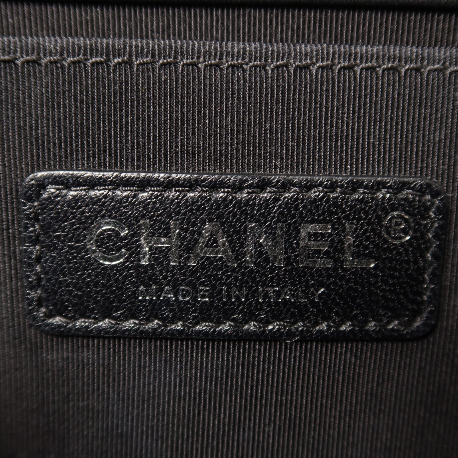 CHANEL 牛皮皮革Boy 20銀扣鏈帶肩背袋